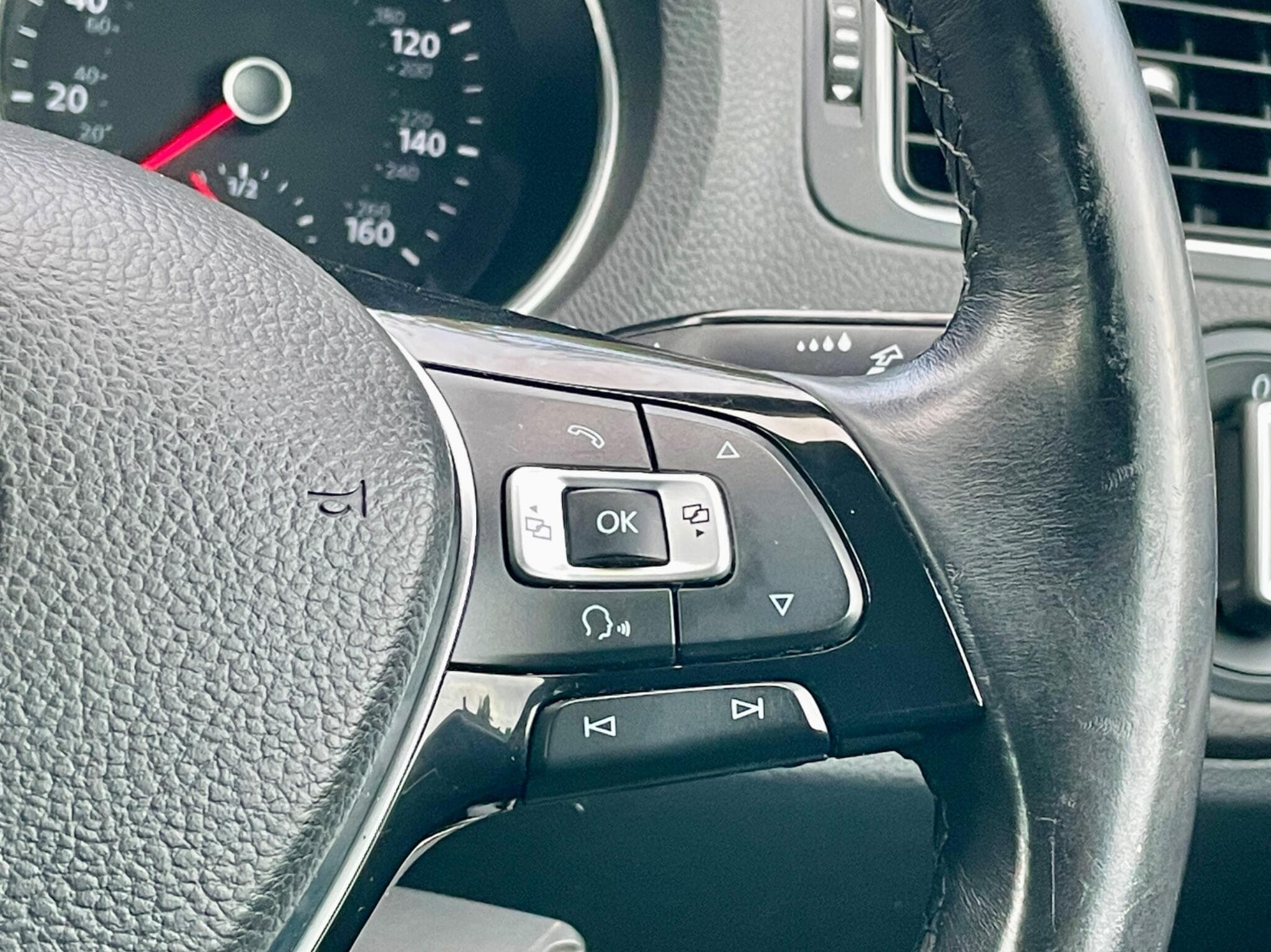 Volkswagen Polo view 23