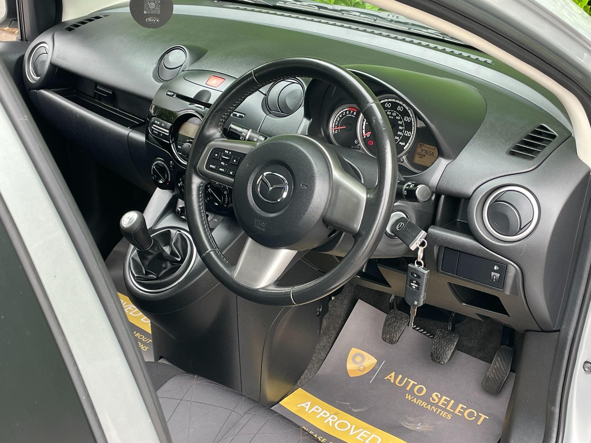 Mazda Mazda2 view 18