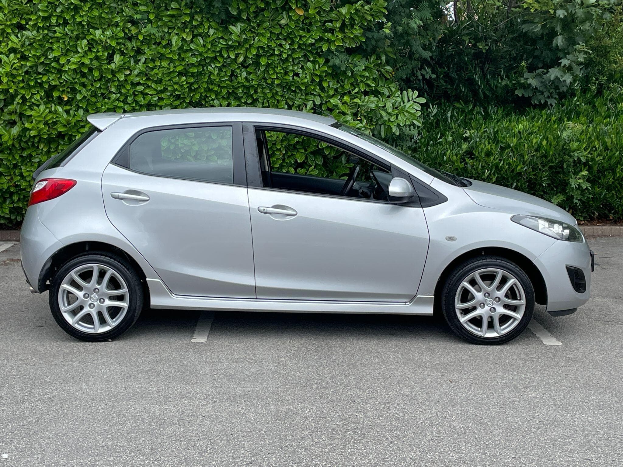 Mazda Mazda2 view 14