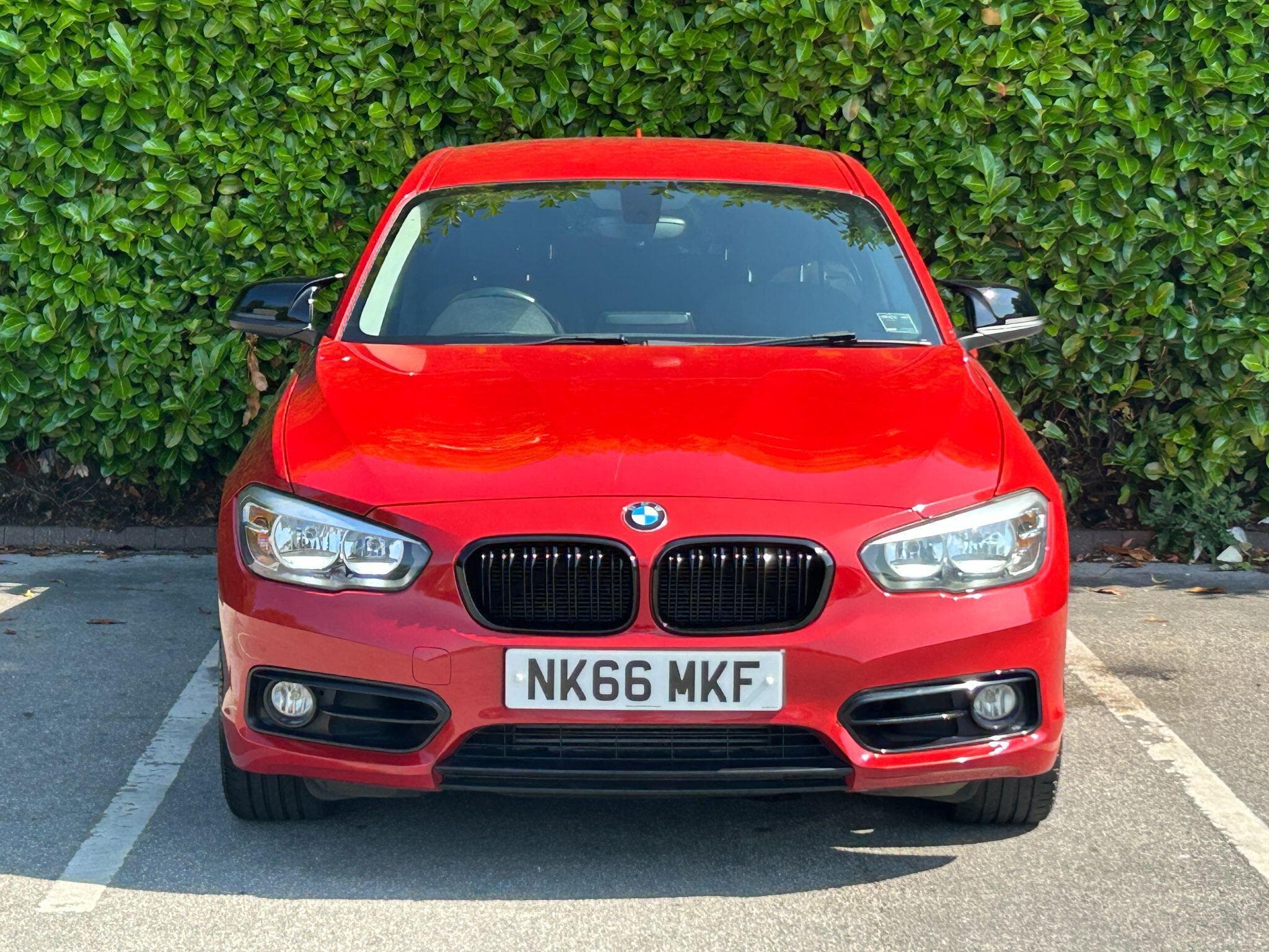 BMW 1 Series view 3