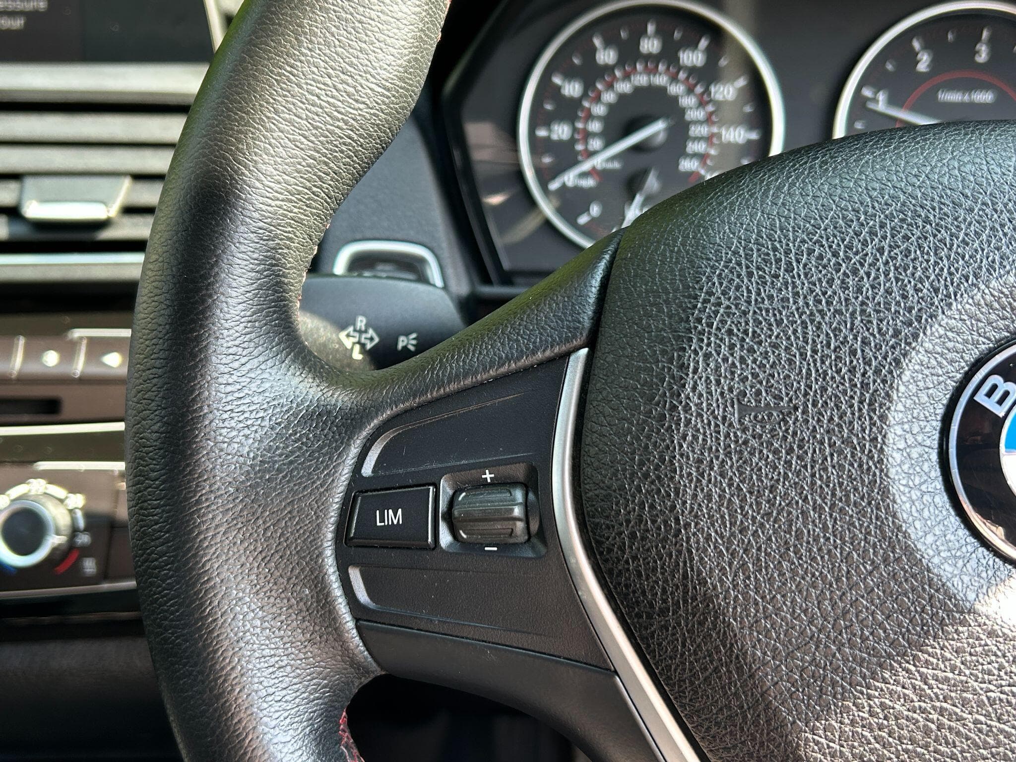 BMW 1 Series view 20