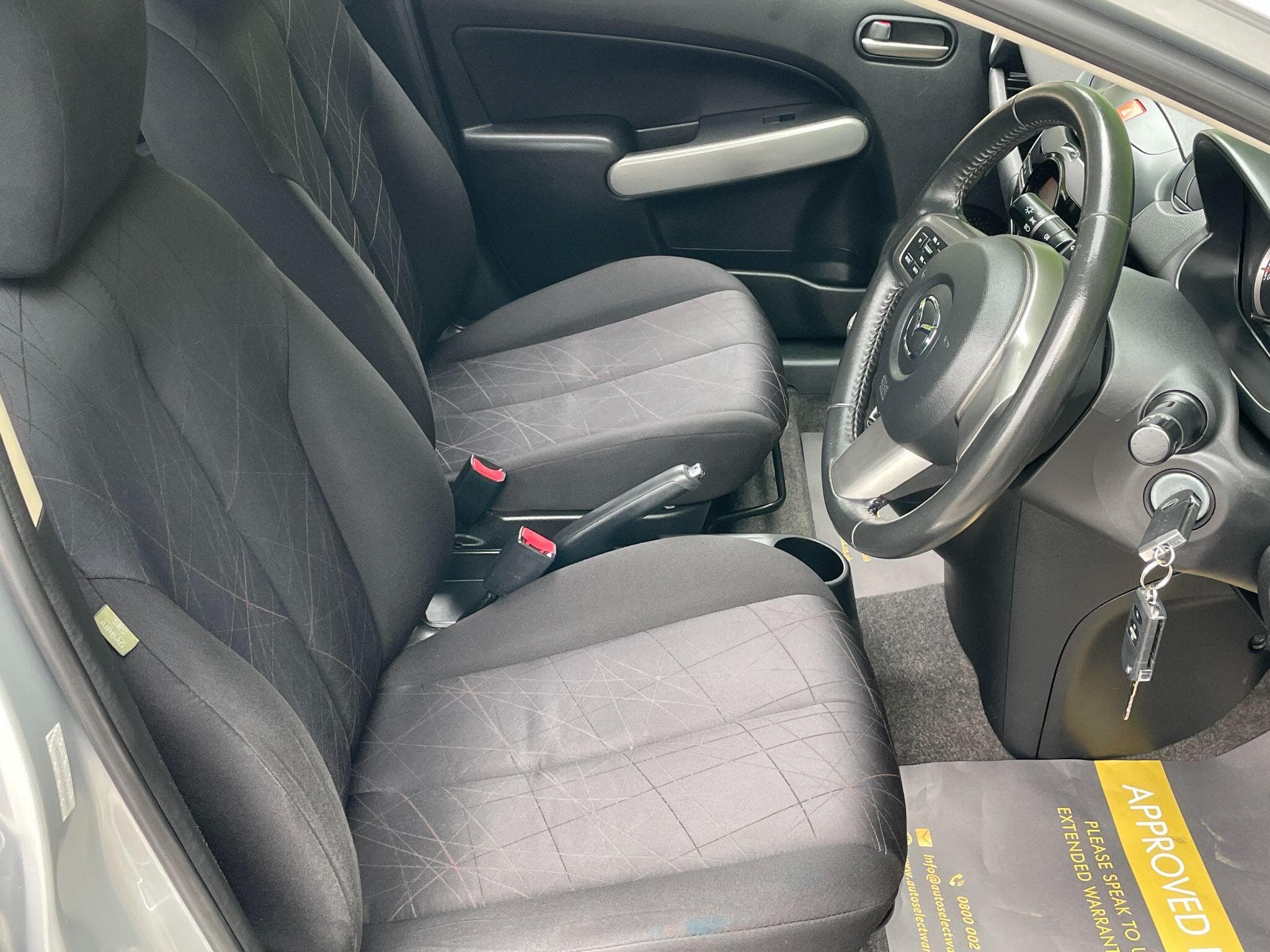 Mazda Mazda2 view 17