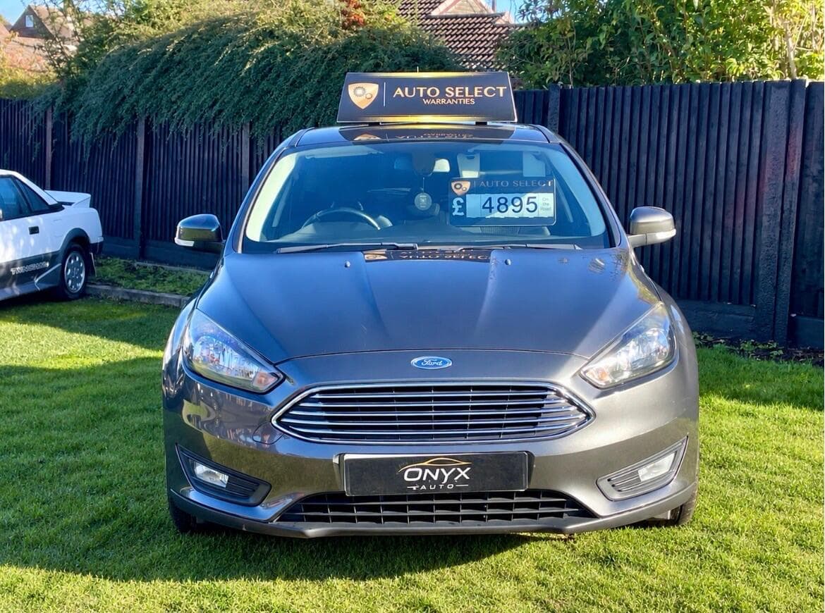 Ford Focus view 3