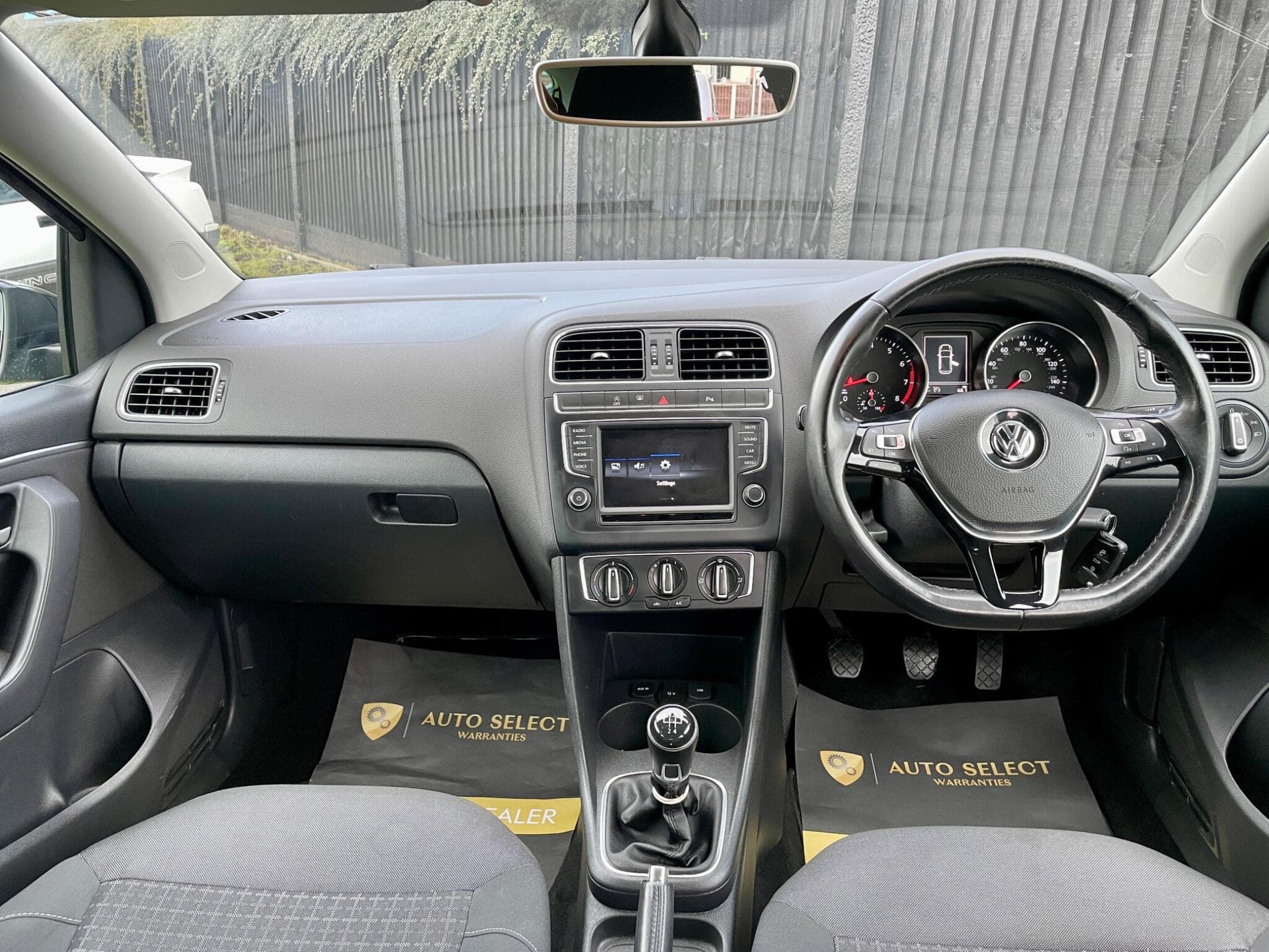 Volkswagen Polo view 21