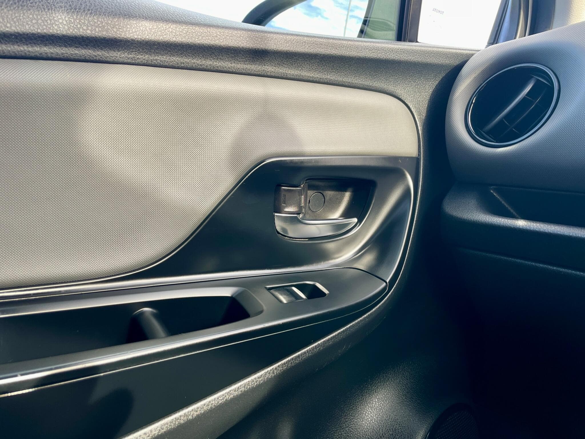 Toyota Yaris view 32