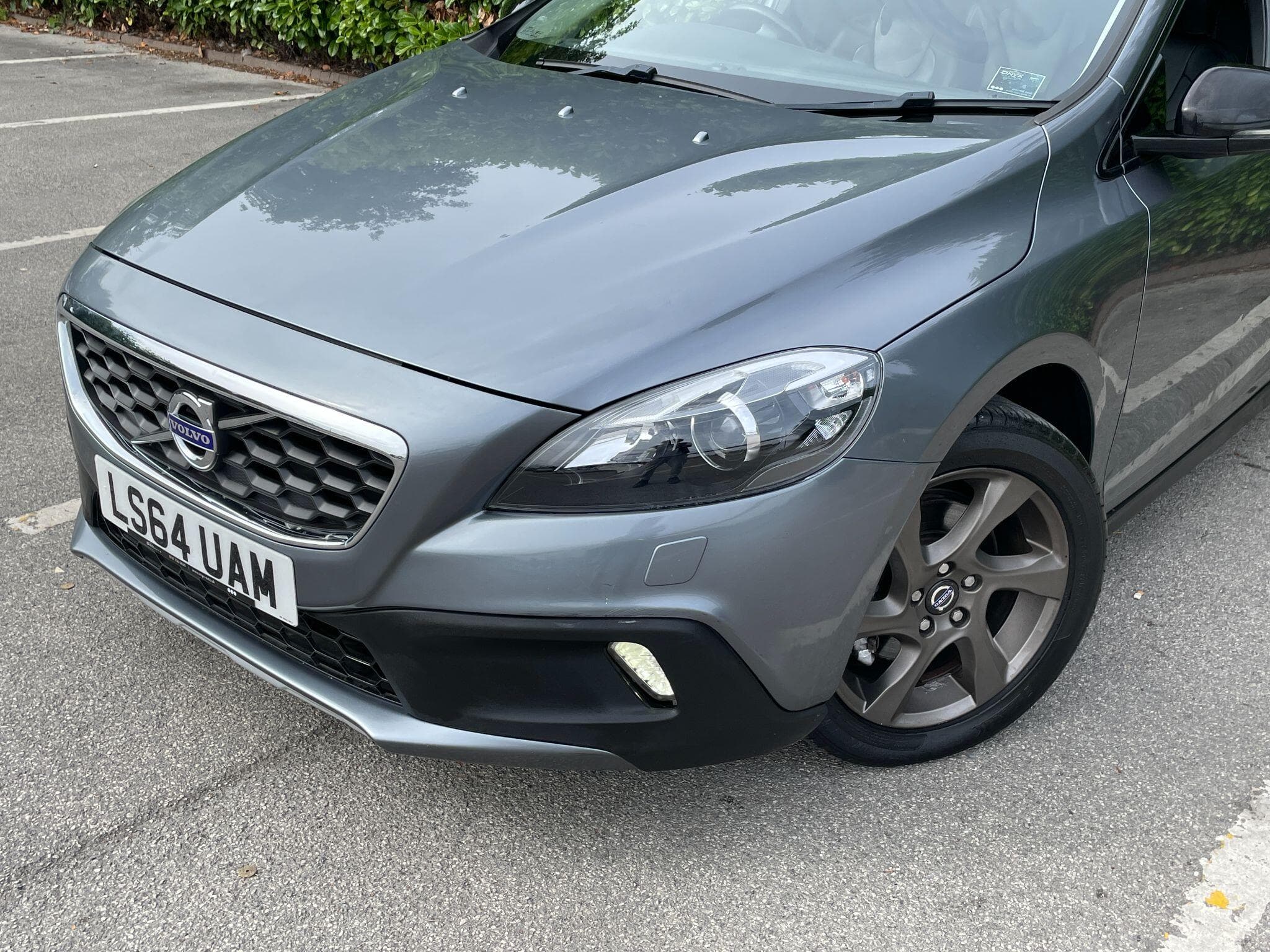 Volvo V40 Cross Country view 22