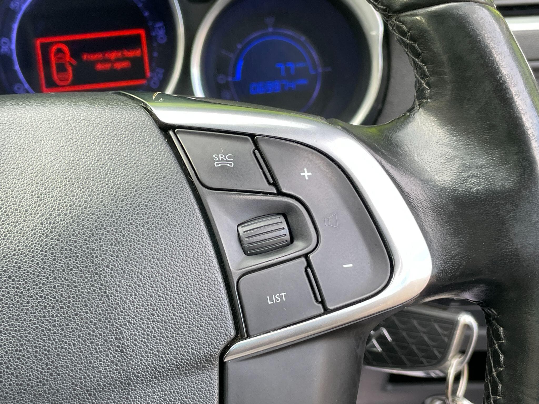 DS AUTOMOBILES DS 4 view 25