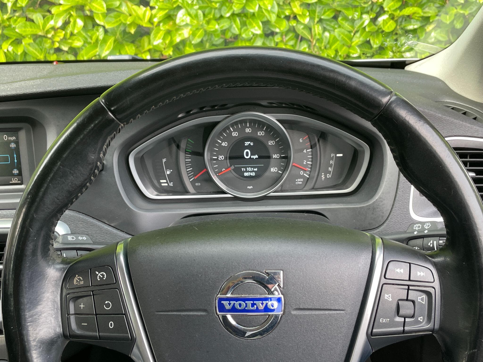 Volvo V40 Cross Country view 26