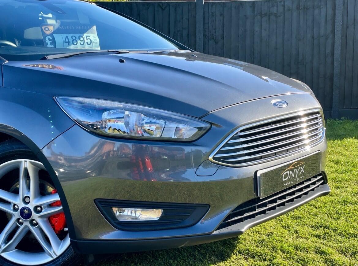 Ford Focus view 2