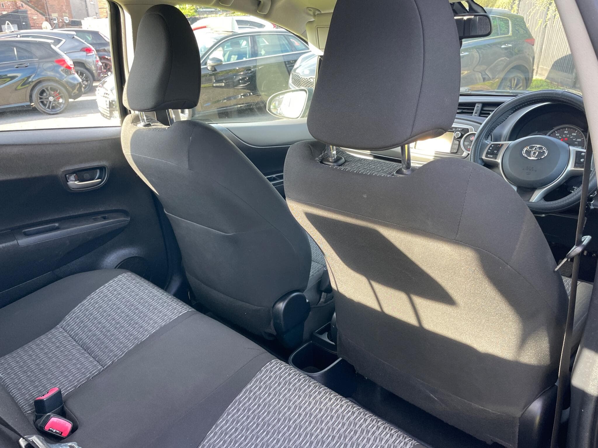 Toyota Yaris view 32