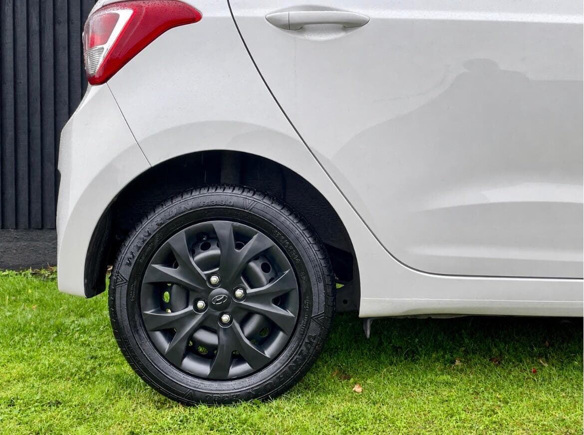 Hyundai i10 view 12
