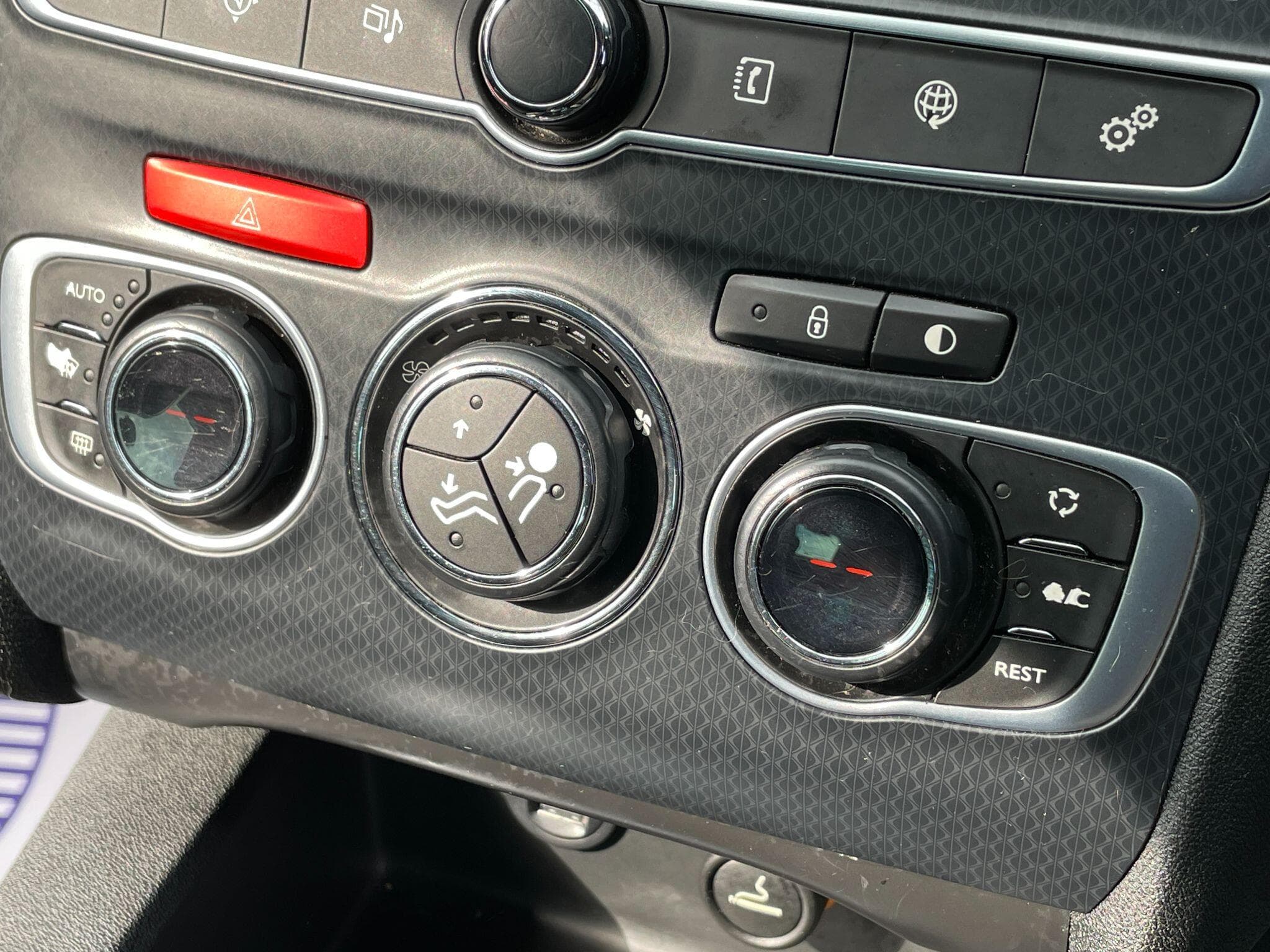 DS AUTOMOBILES DS 4 view 26