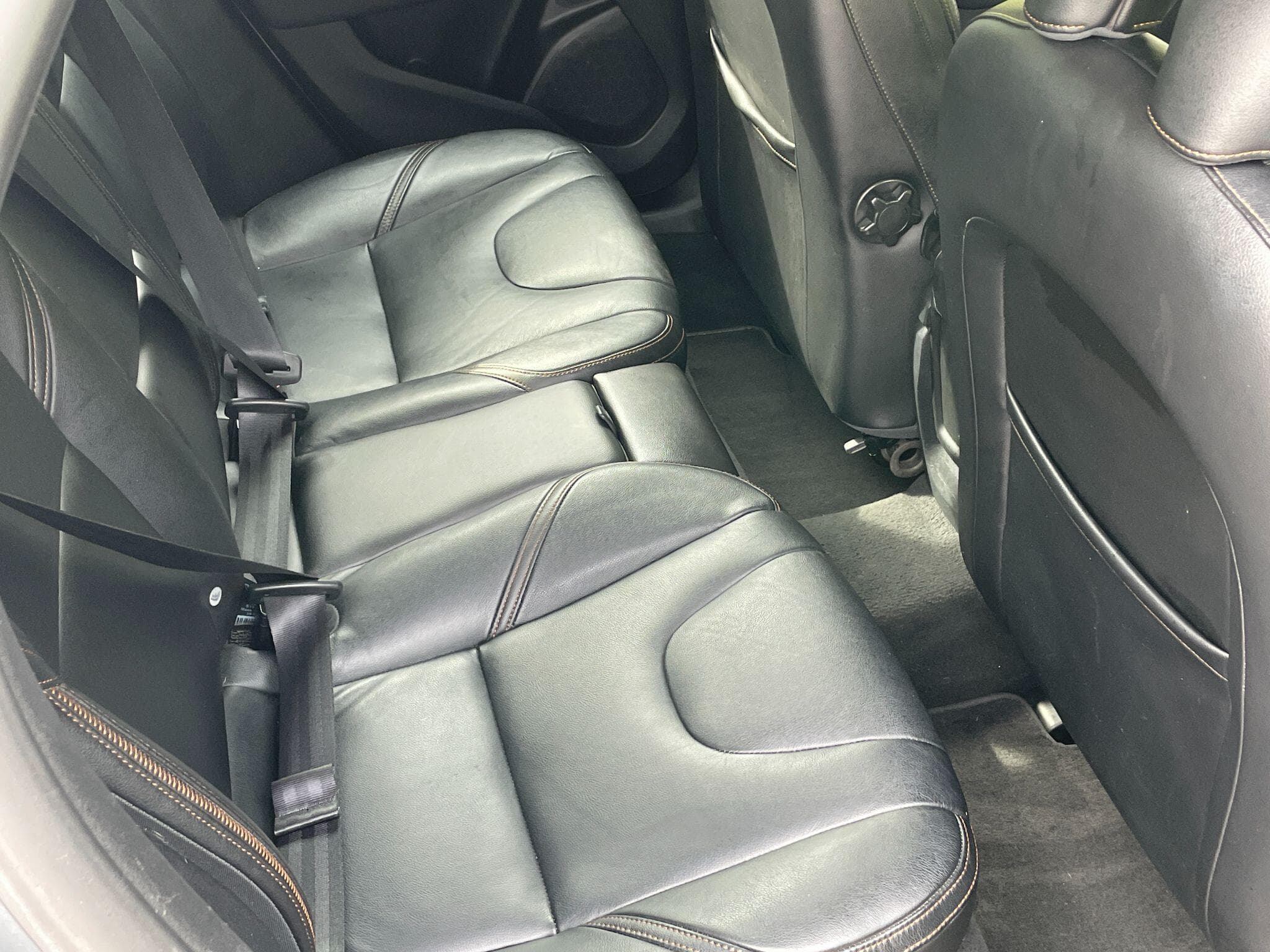 Volvo V40 Cross Country view 34
