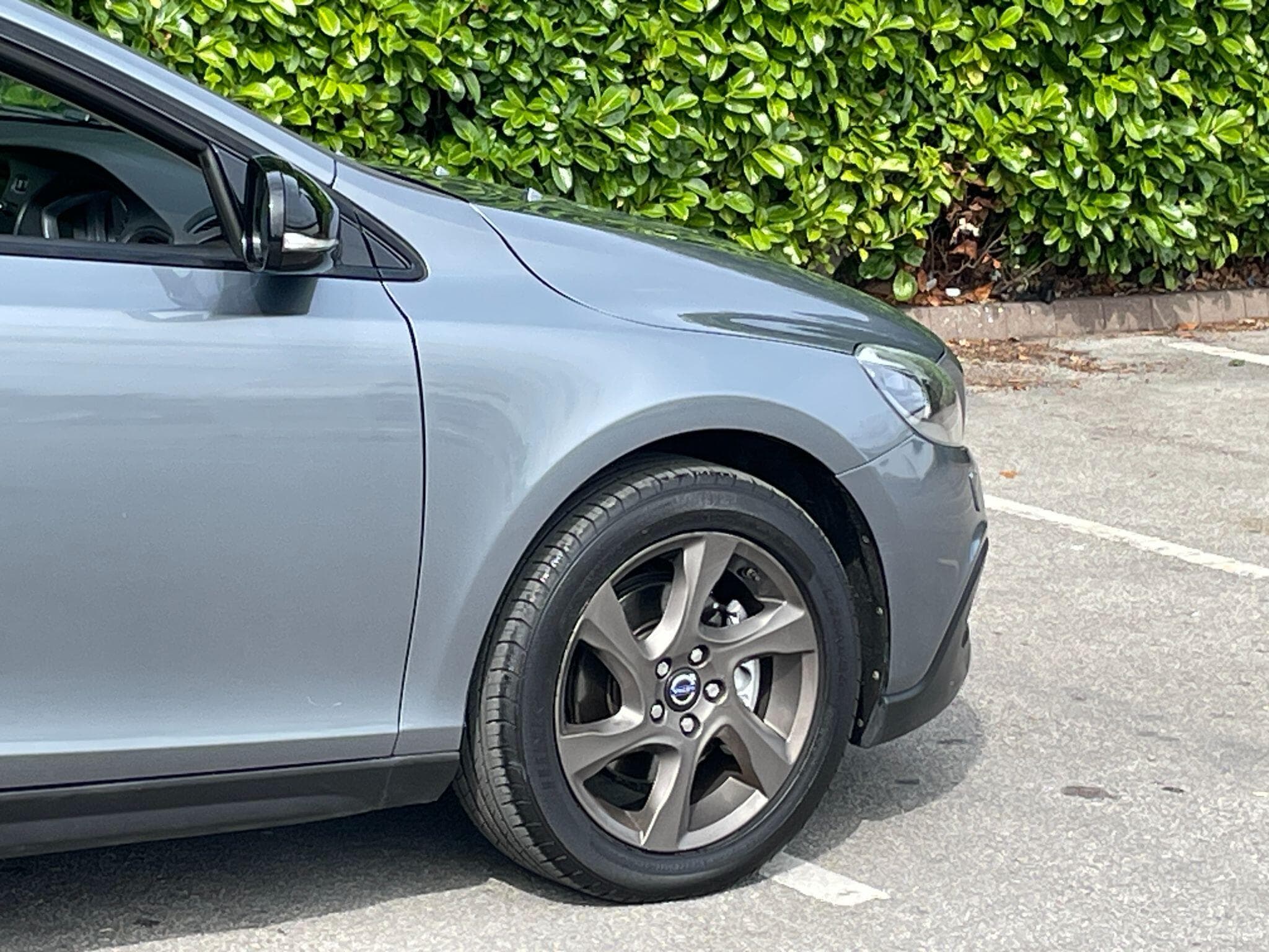 Volvo V40 Cross Country view 13