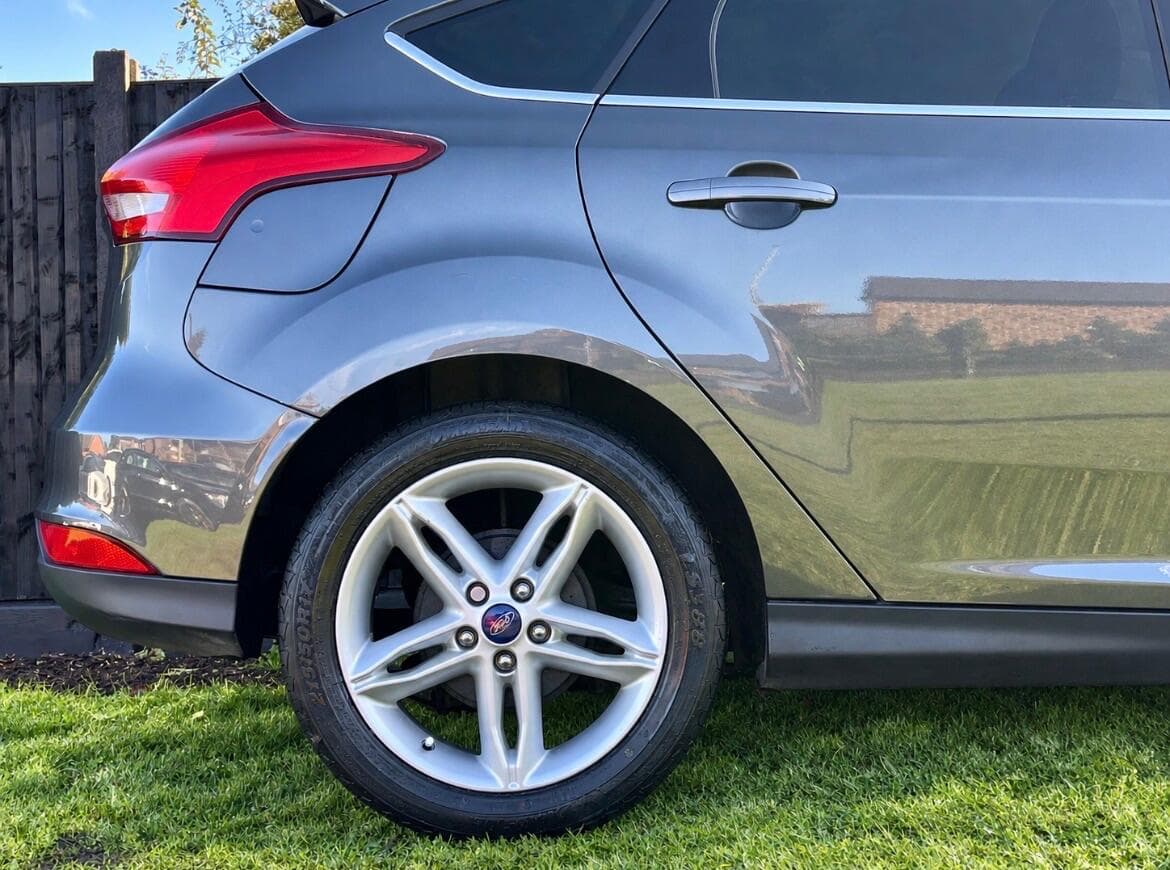 Ford Focus view 13