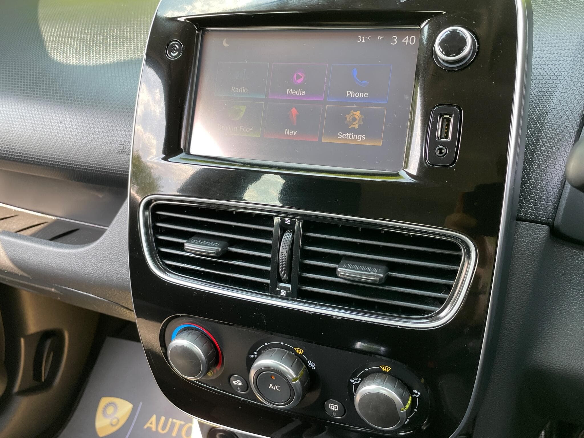 Renault Clio view 24