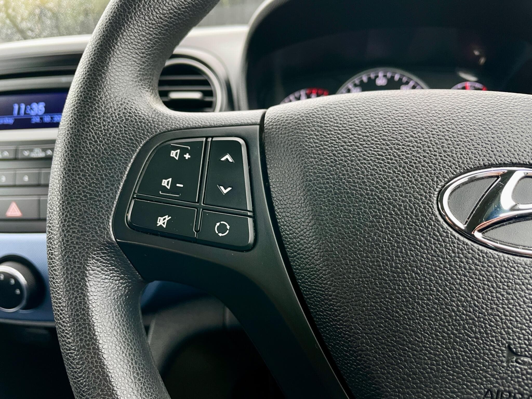 Hyundai i10 view 24