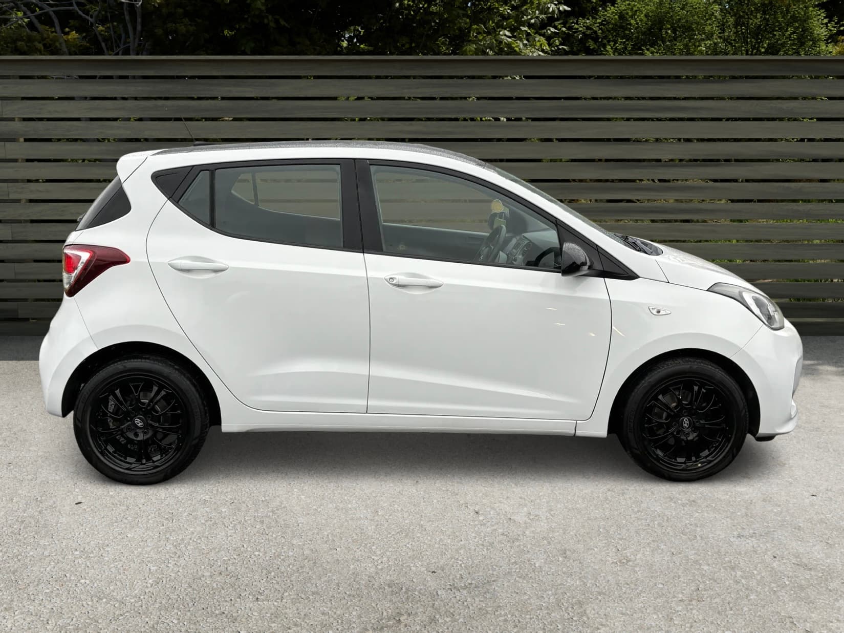 HYUNDAI i10 SE view 35