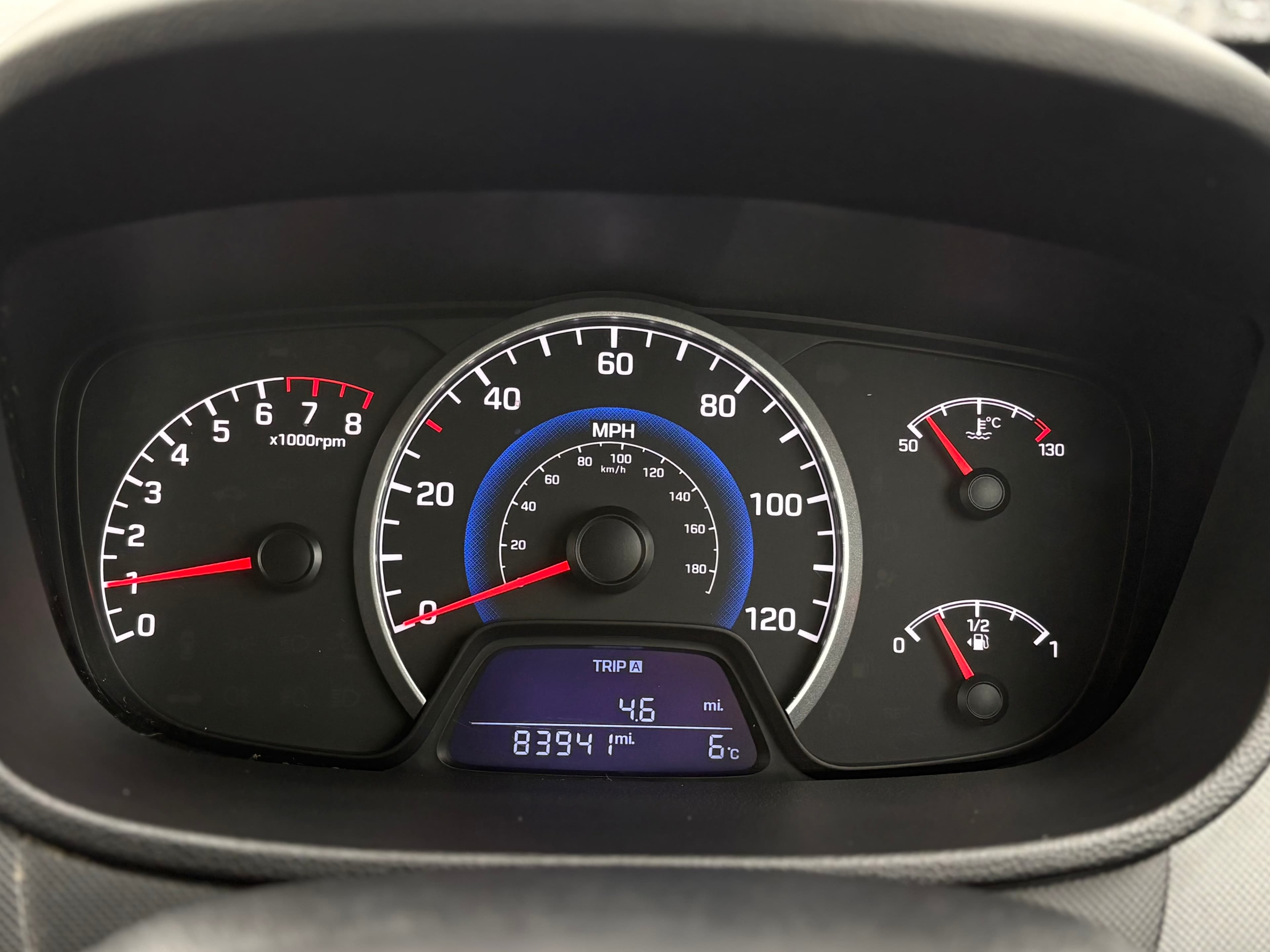 HYUNDAI i10 SE view 10