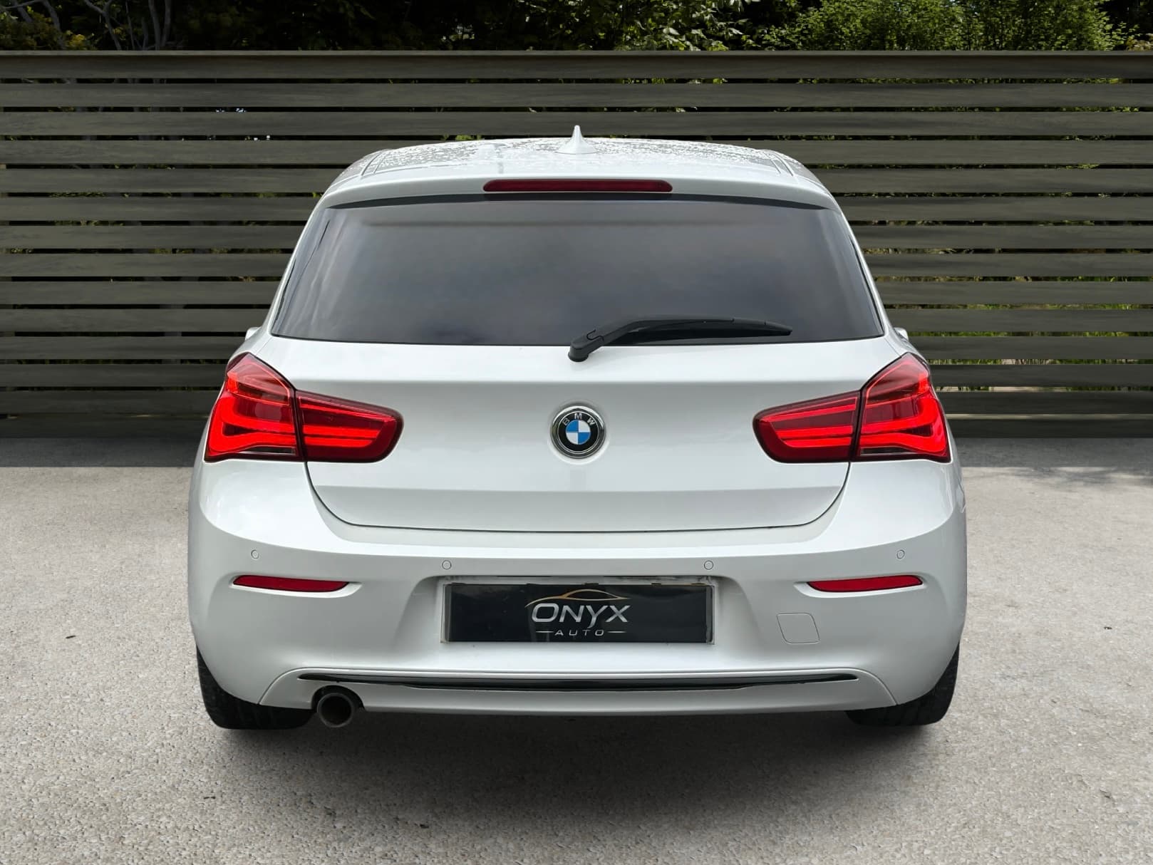 BMW 1 Series 118d Sport view 6