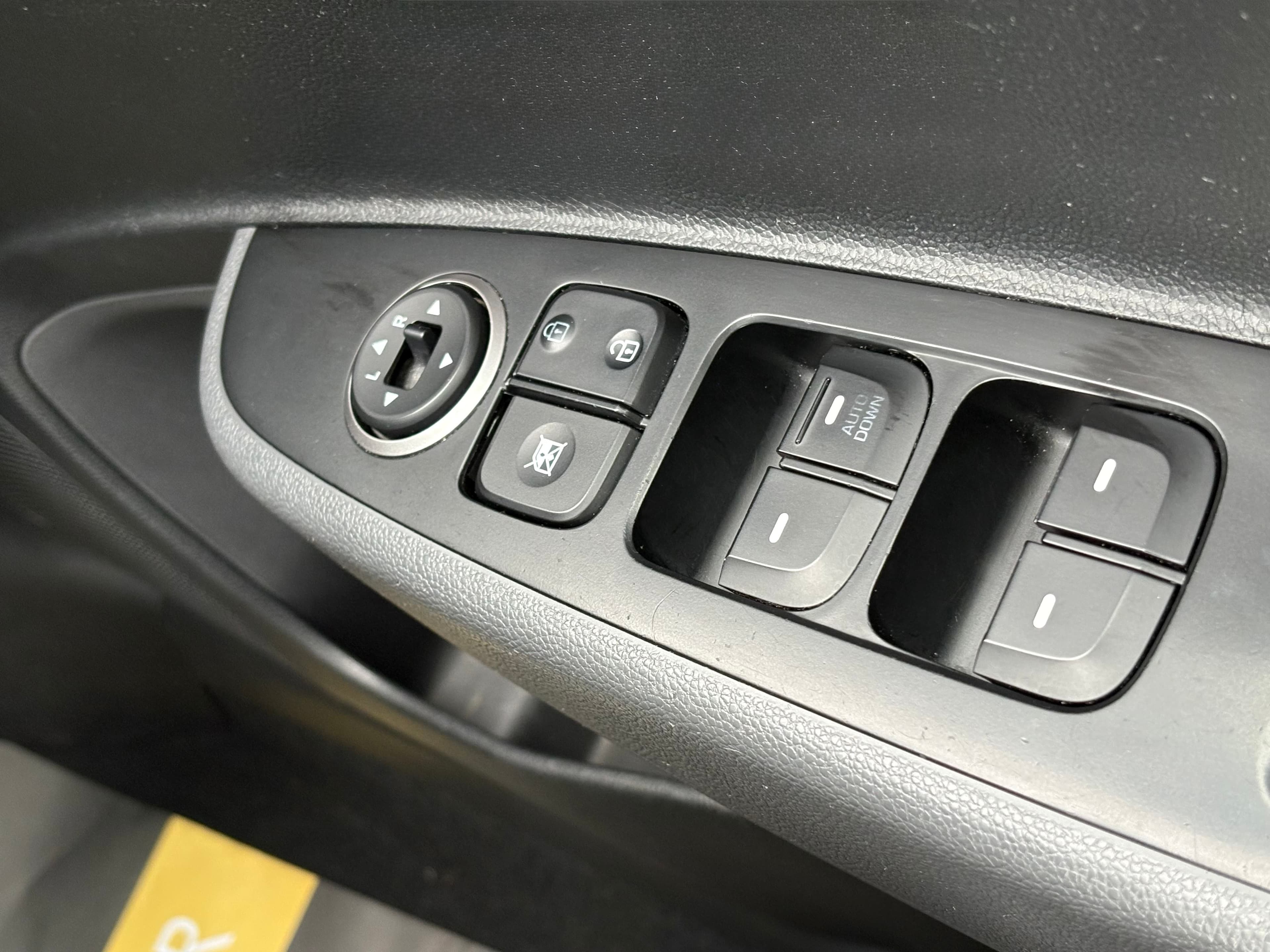 HYUNDAI i10 SE view 39