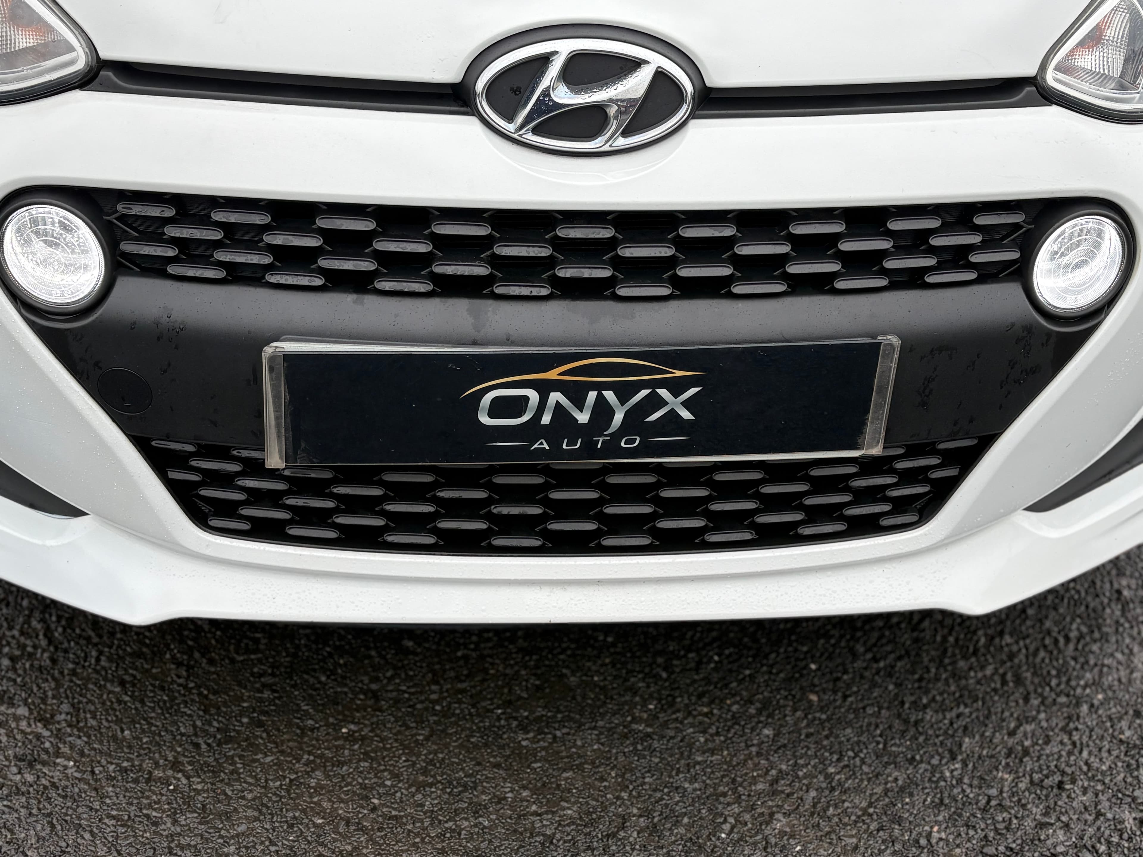 HYUNDAI i10 SE view 29