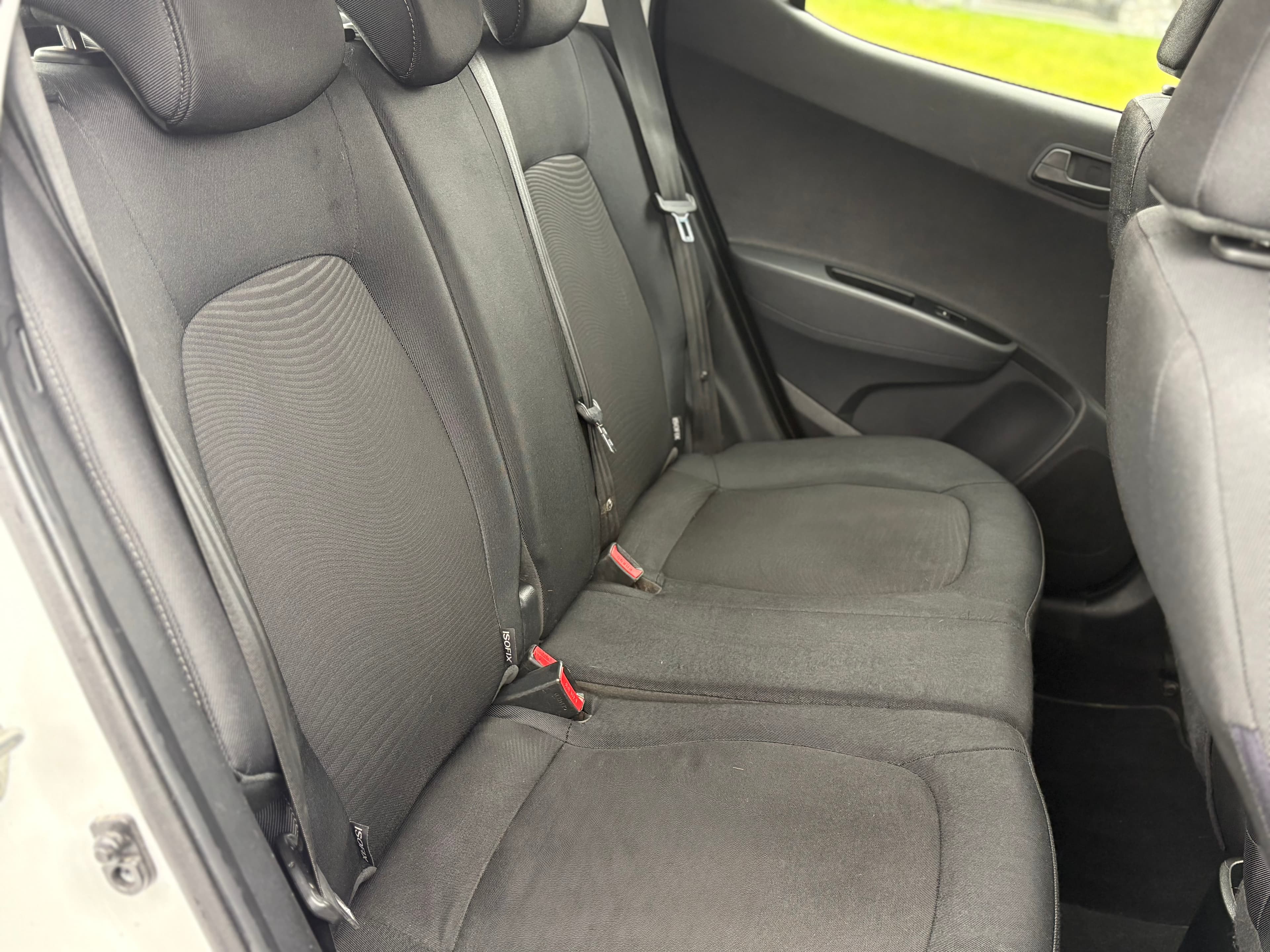 HYUNDAI i10 SE view 22