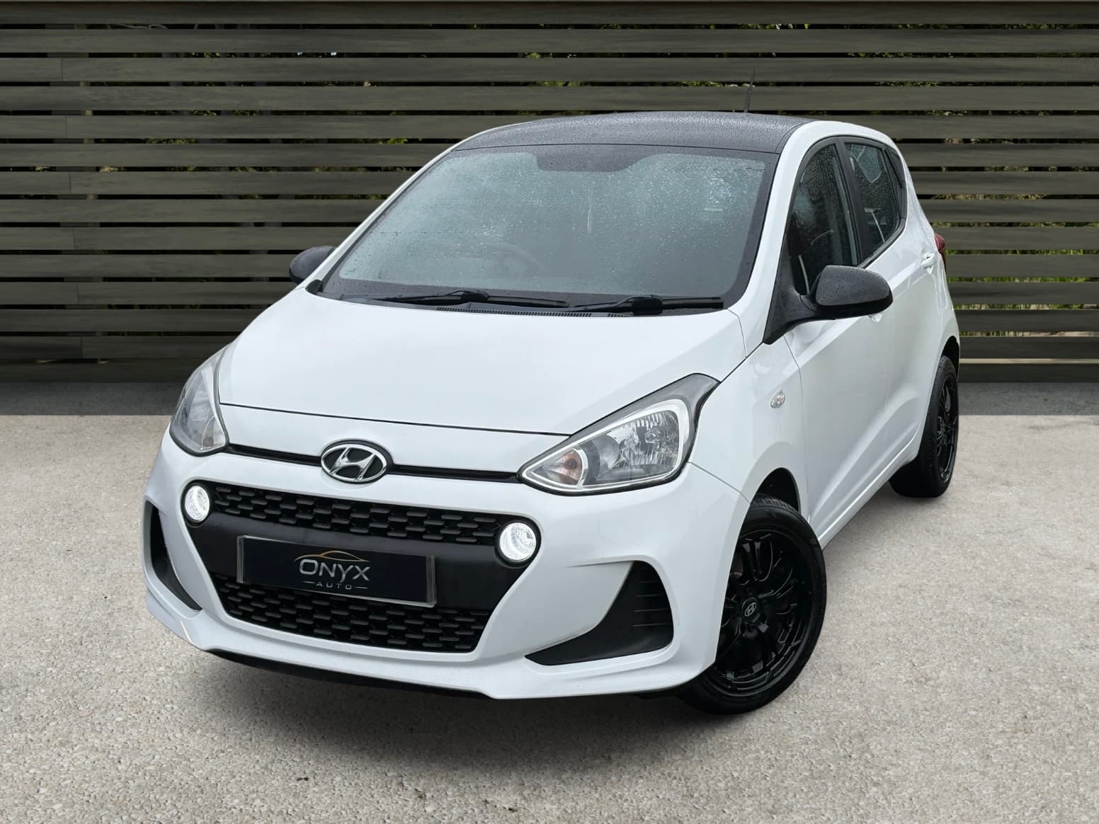 HYUNDAI i10 SE view 21