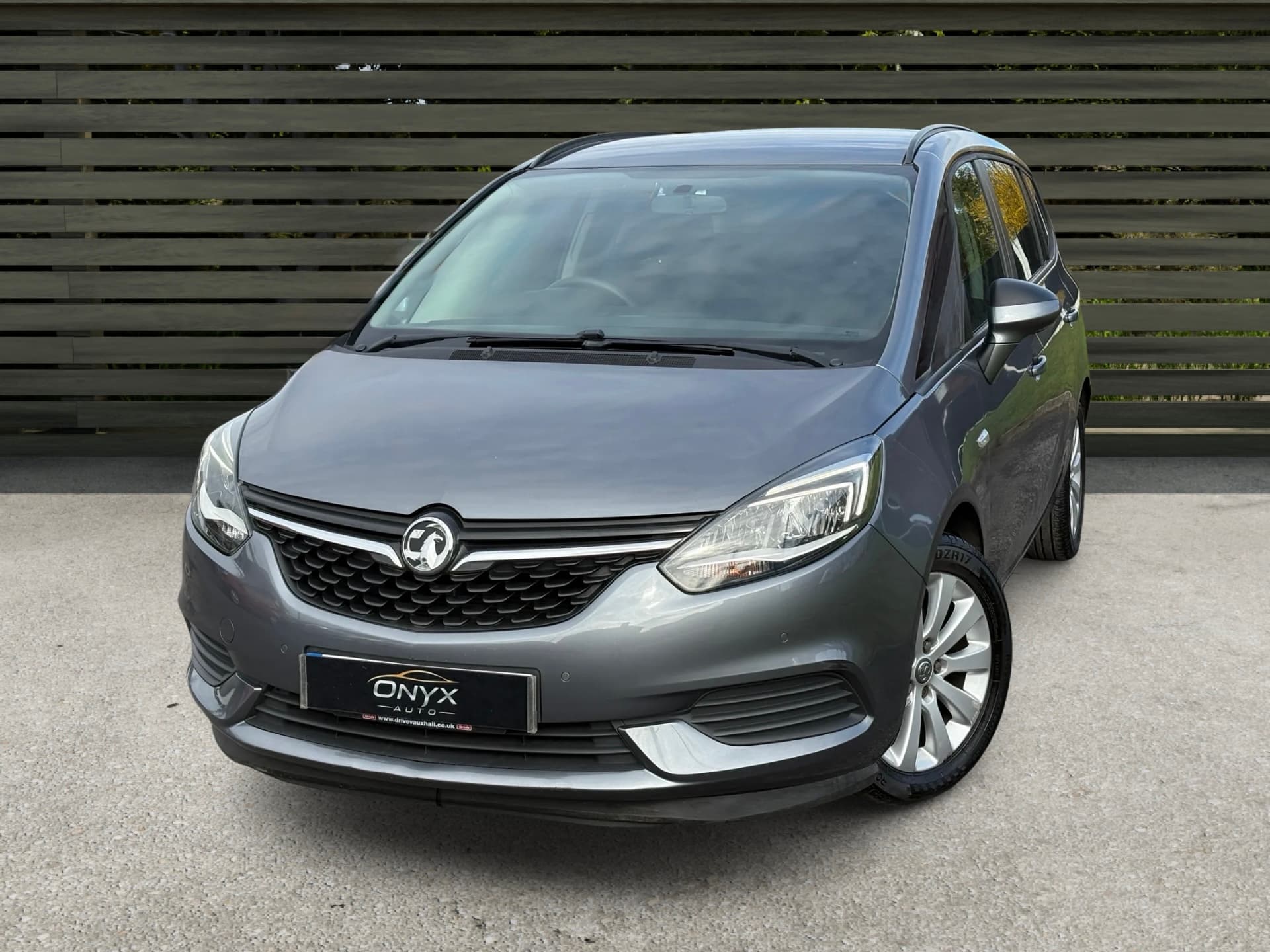 VAUXHALL Zafira tourer design view 3