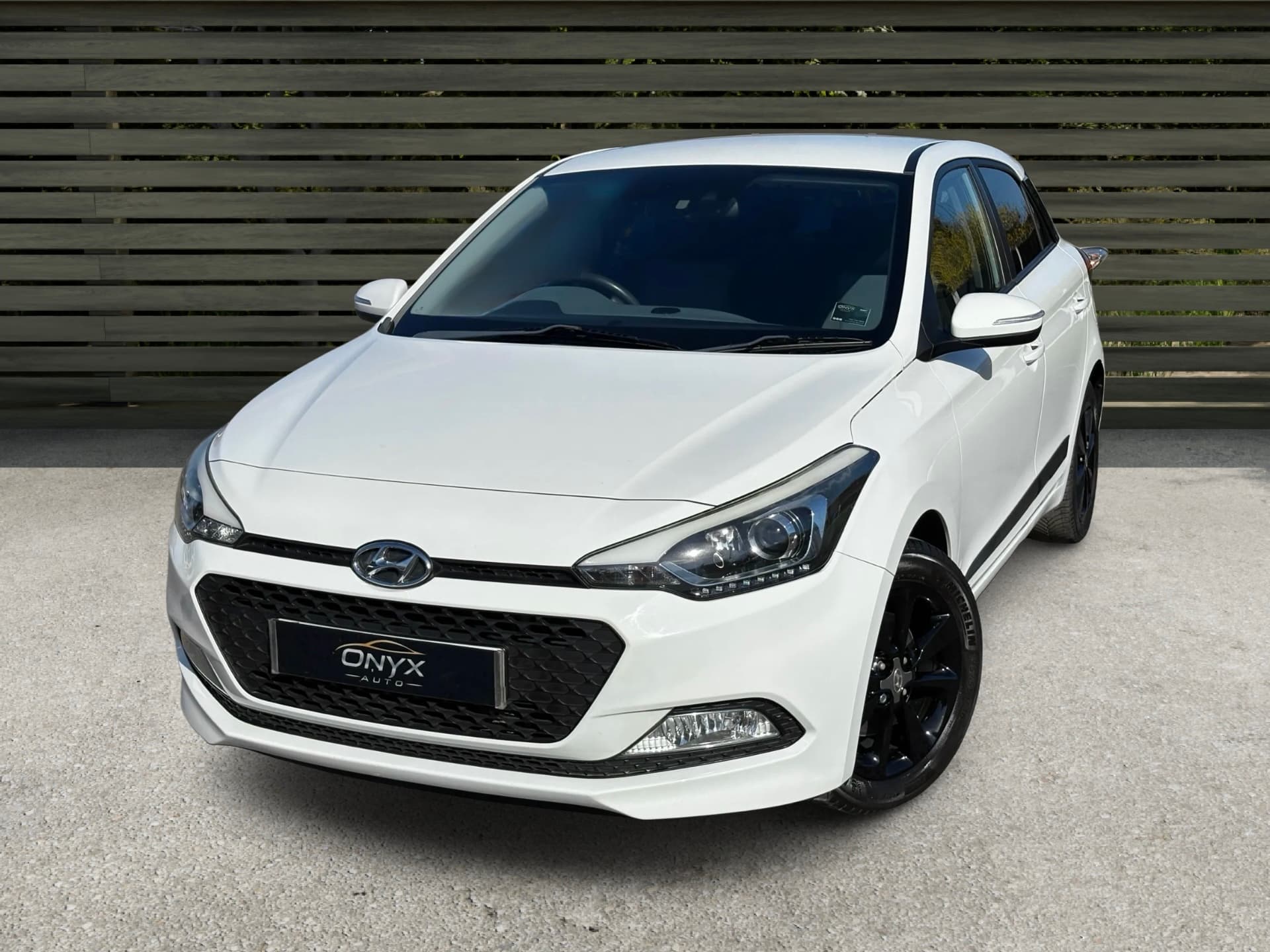 HYUNDAI I20 PREMIUM view 4