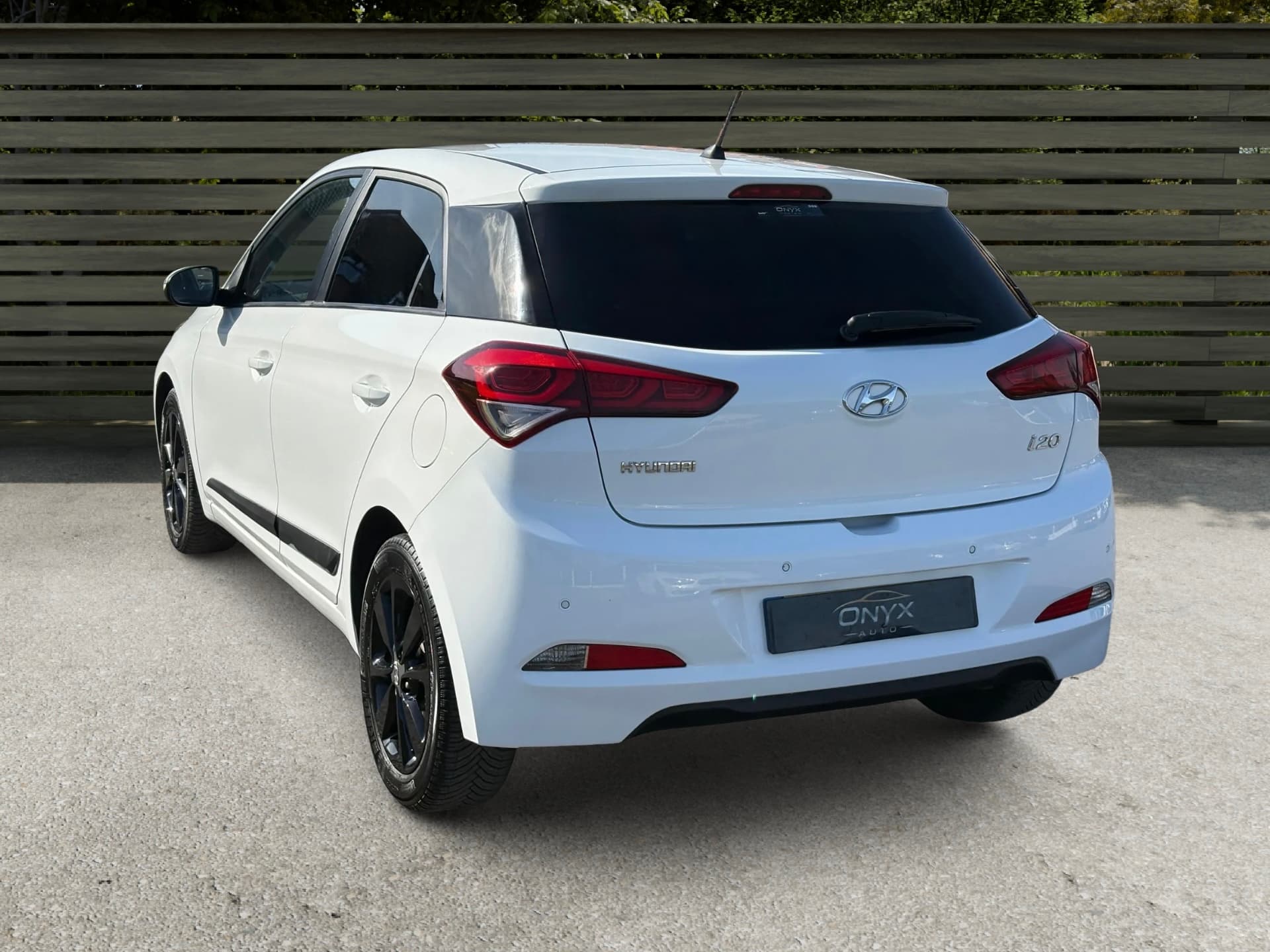 HYUNDAI I20 PREMIUM view 6