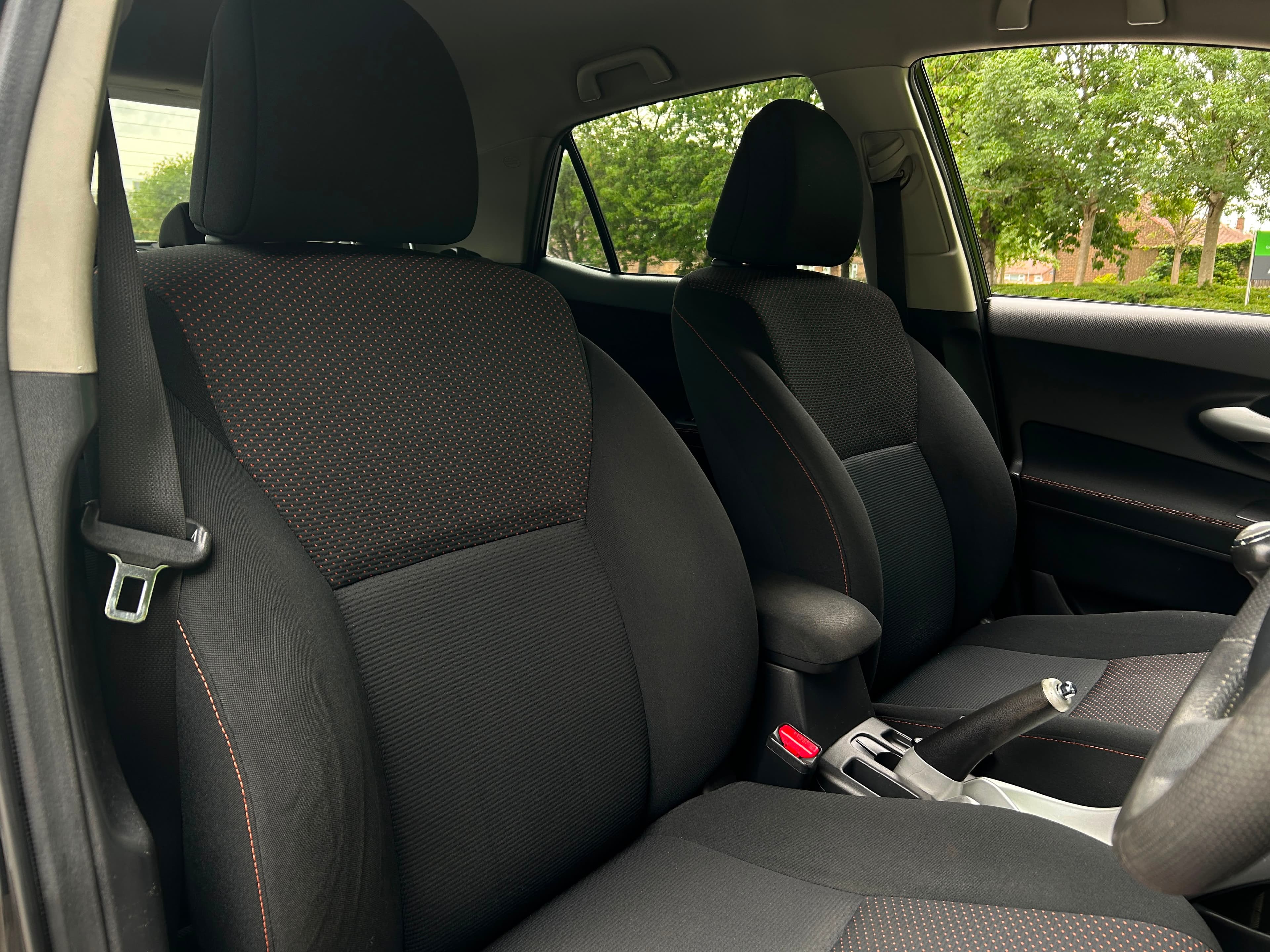 TOYOTA Auris V-Matic SR view 4