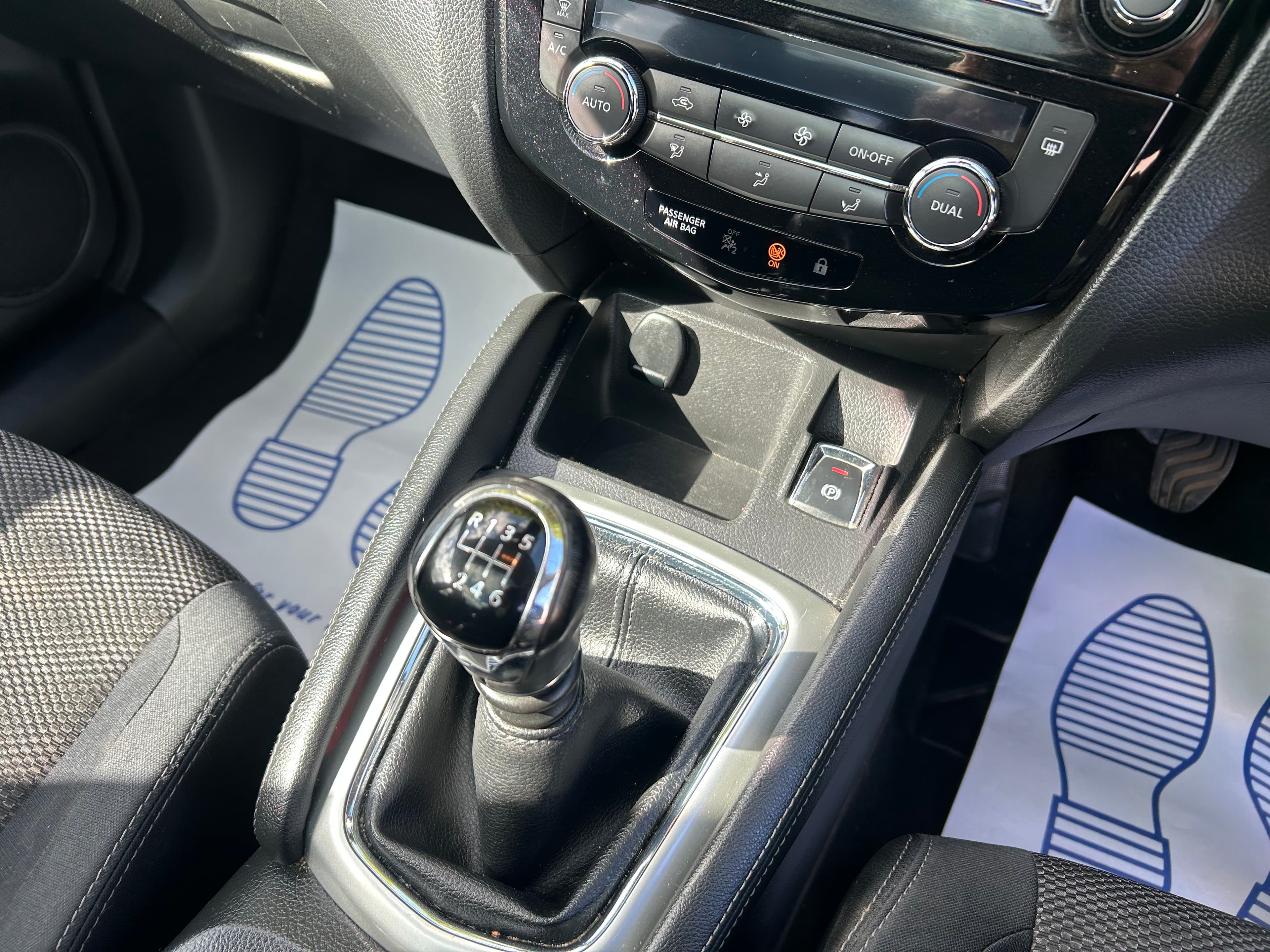 NISSAN Qashqai dCi Acenta Premium view 14