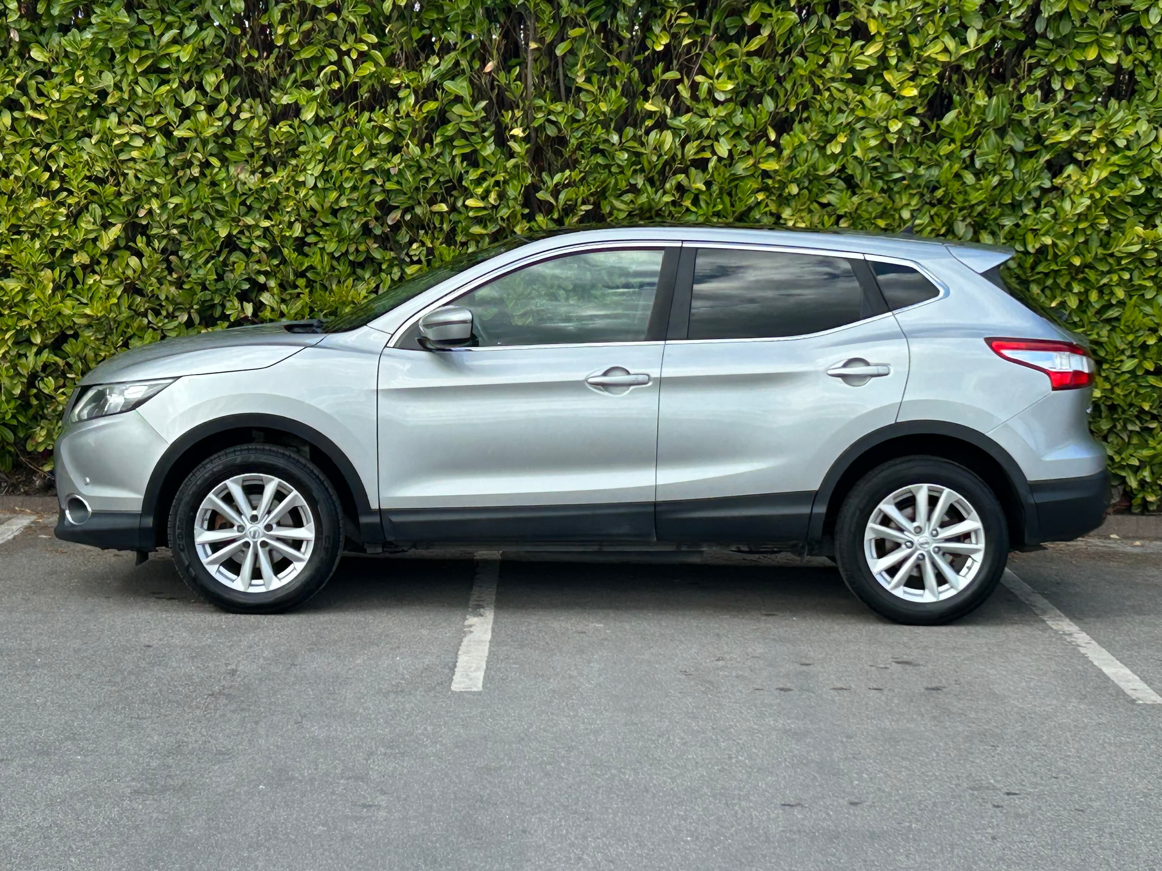 NISSAN Qashqai dCi Acenta Premium view 4
