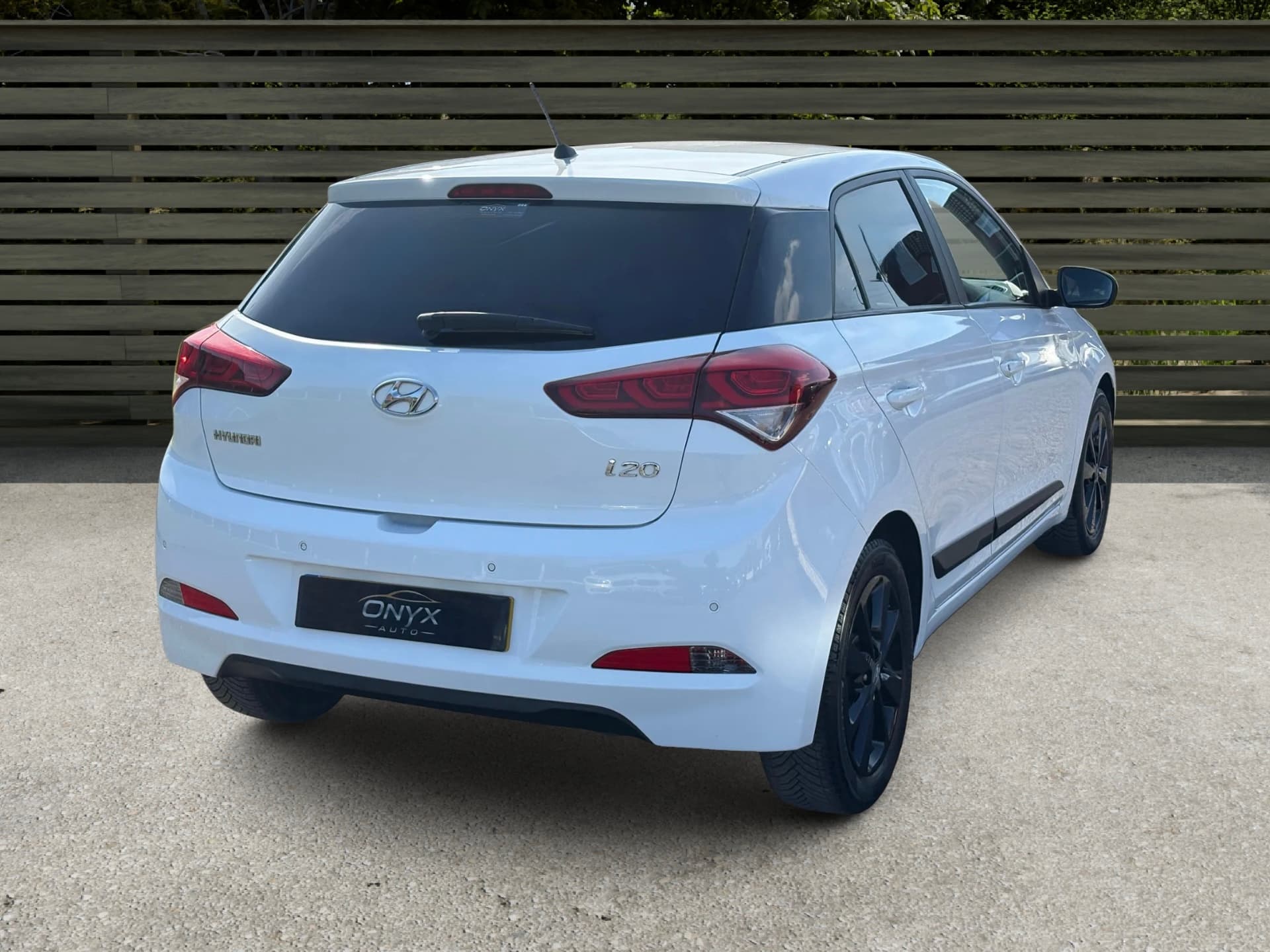 HYUNDAI I20 PREMIUM view 8