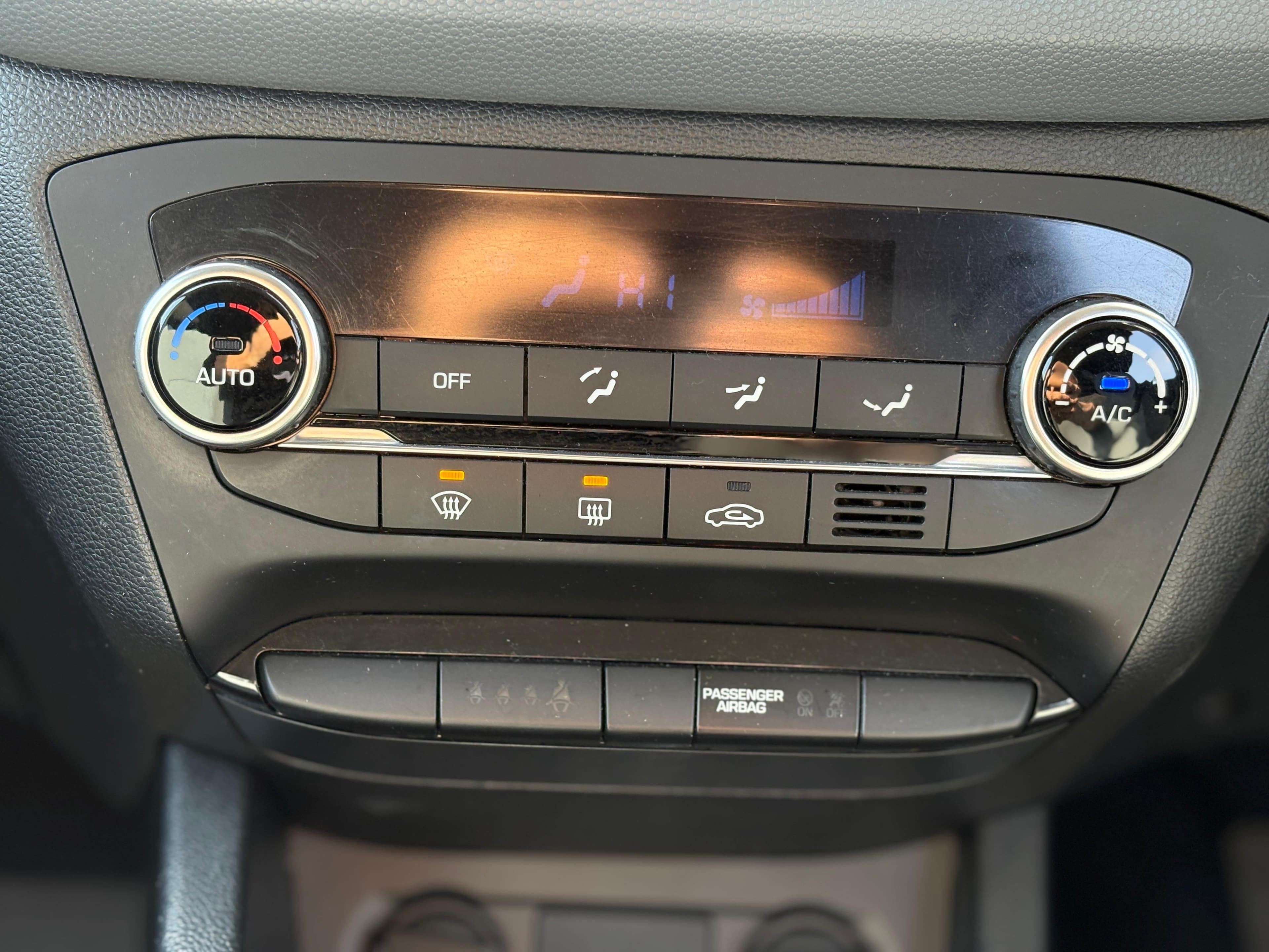HYUNDAI I20 PREMIUM view 30