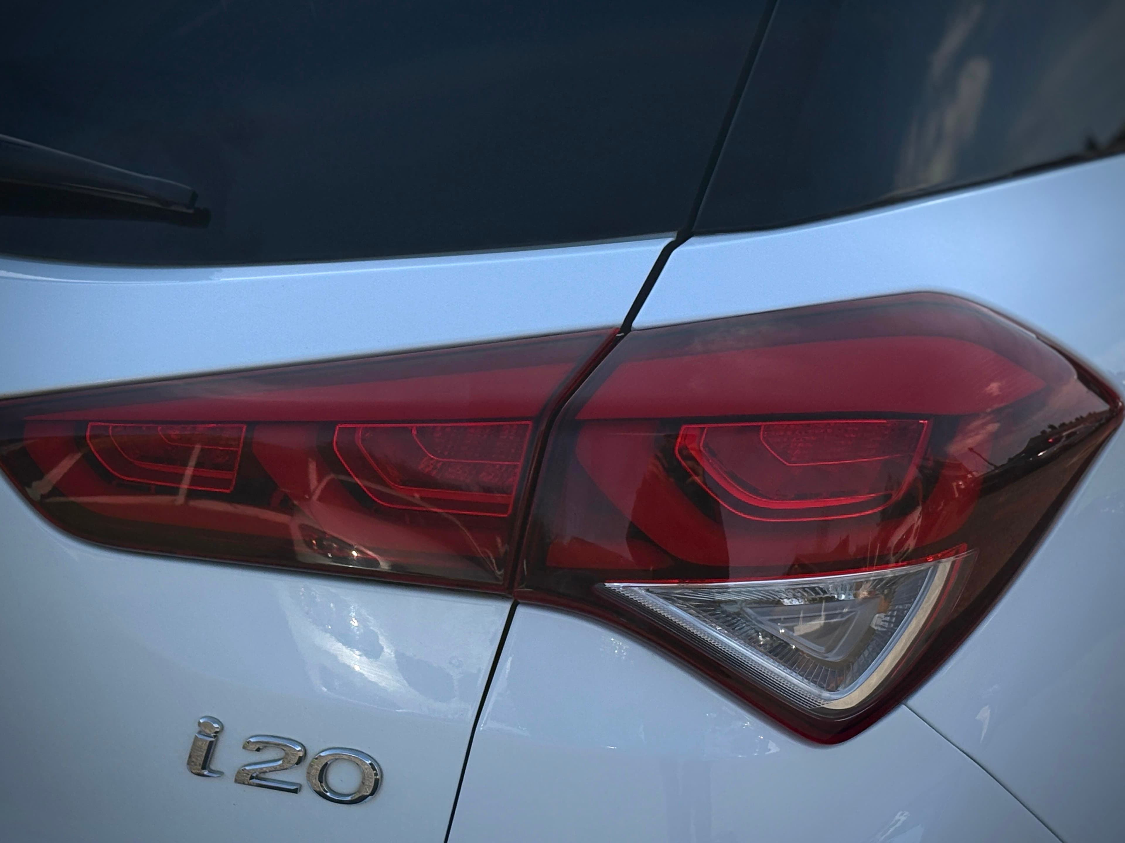 HYUNDAI I20 PREMIUM view 11