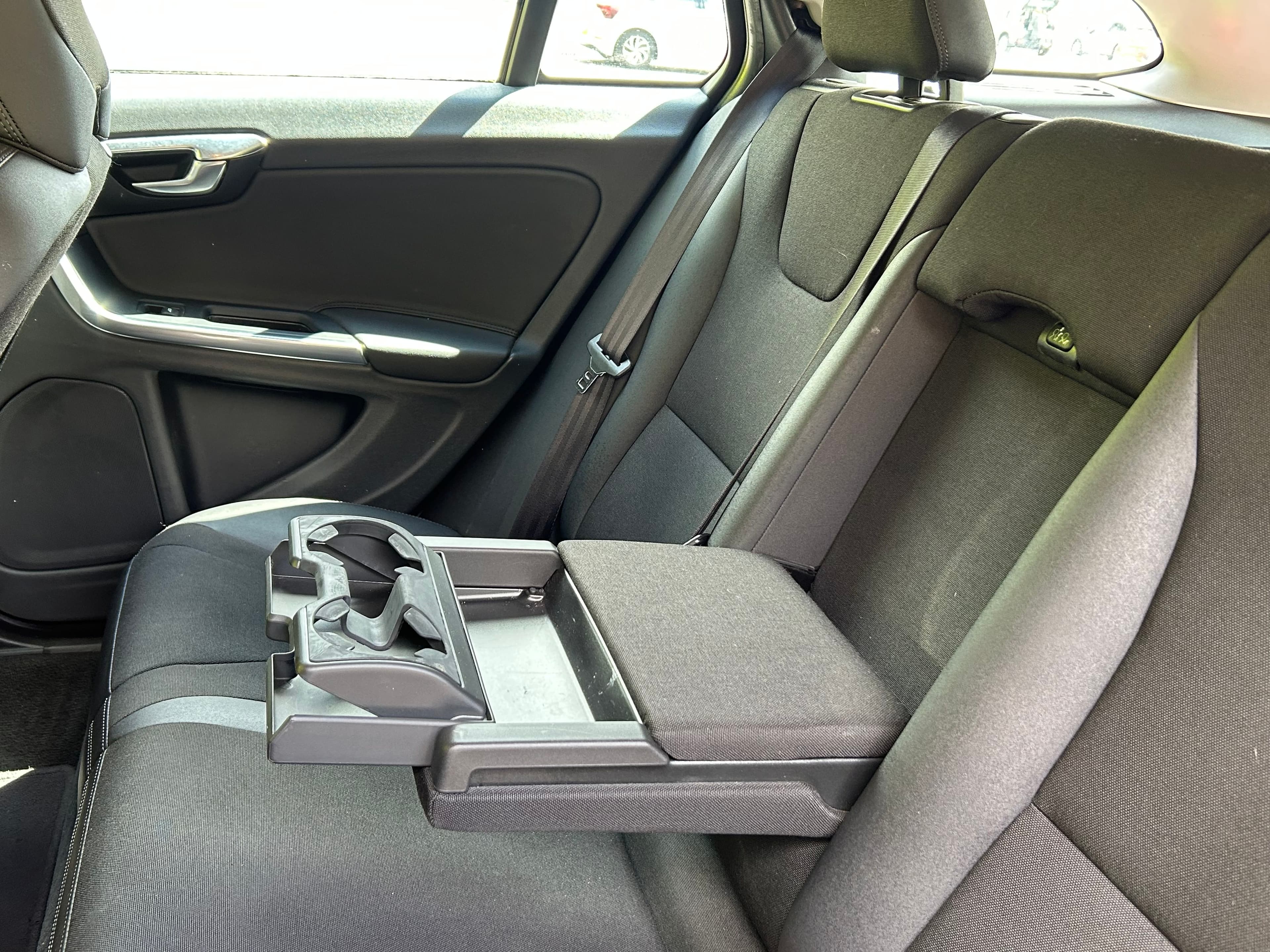 VOLVO V60 DRIVe SE view 25