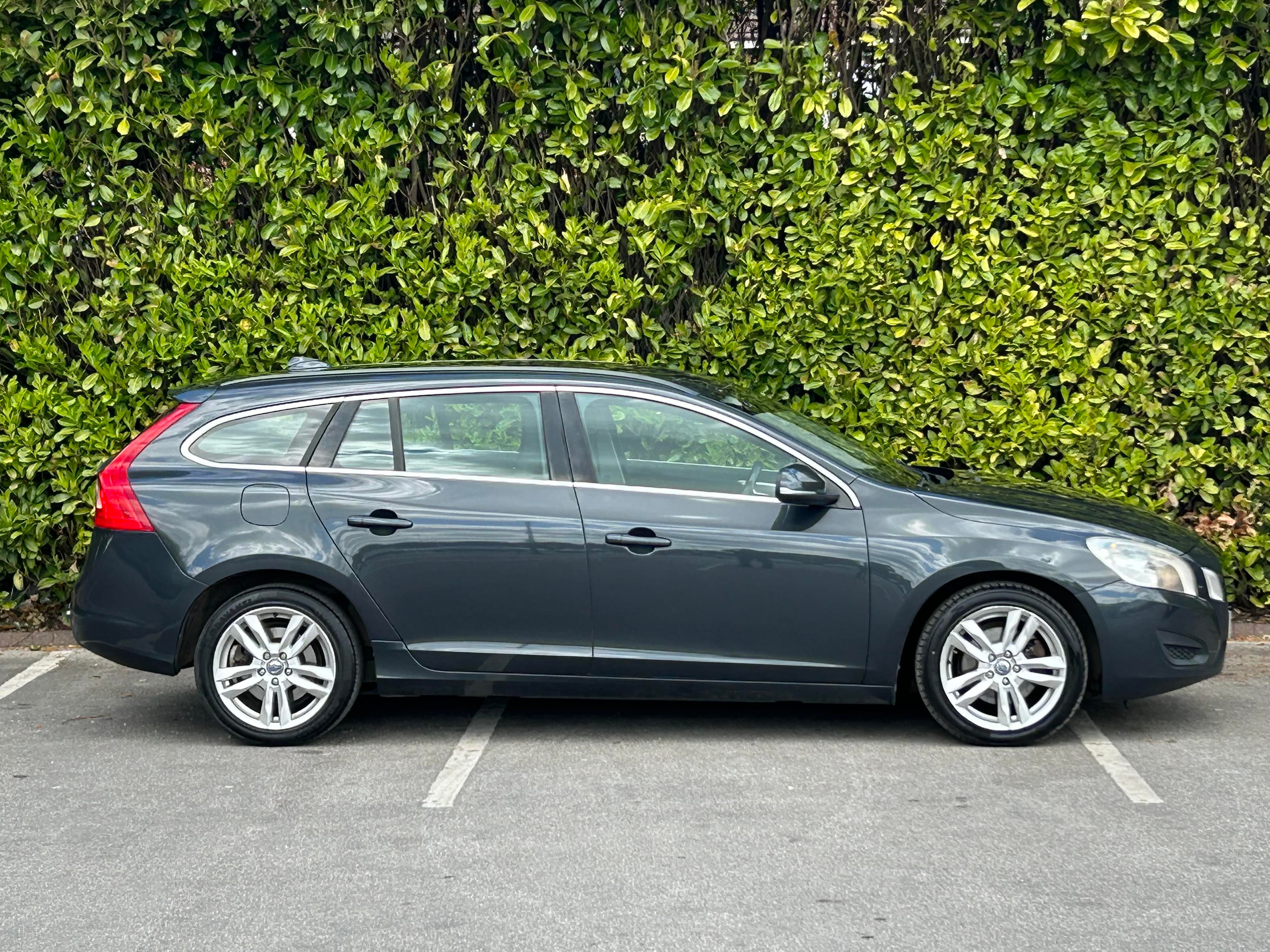 VOLVO V60 DRIVe SE view 4