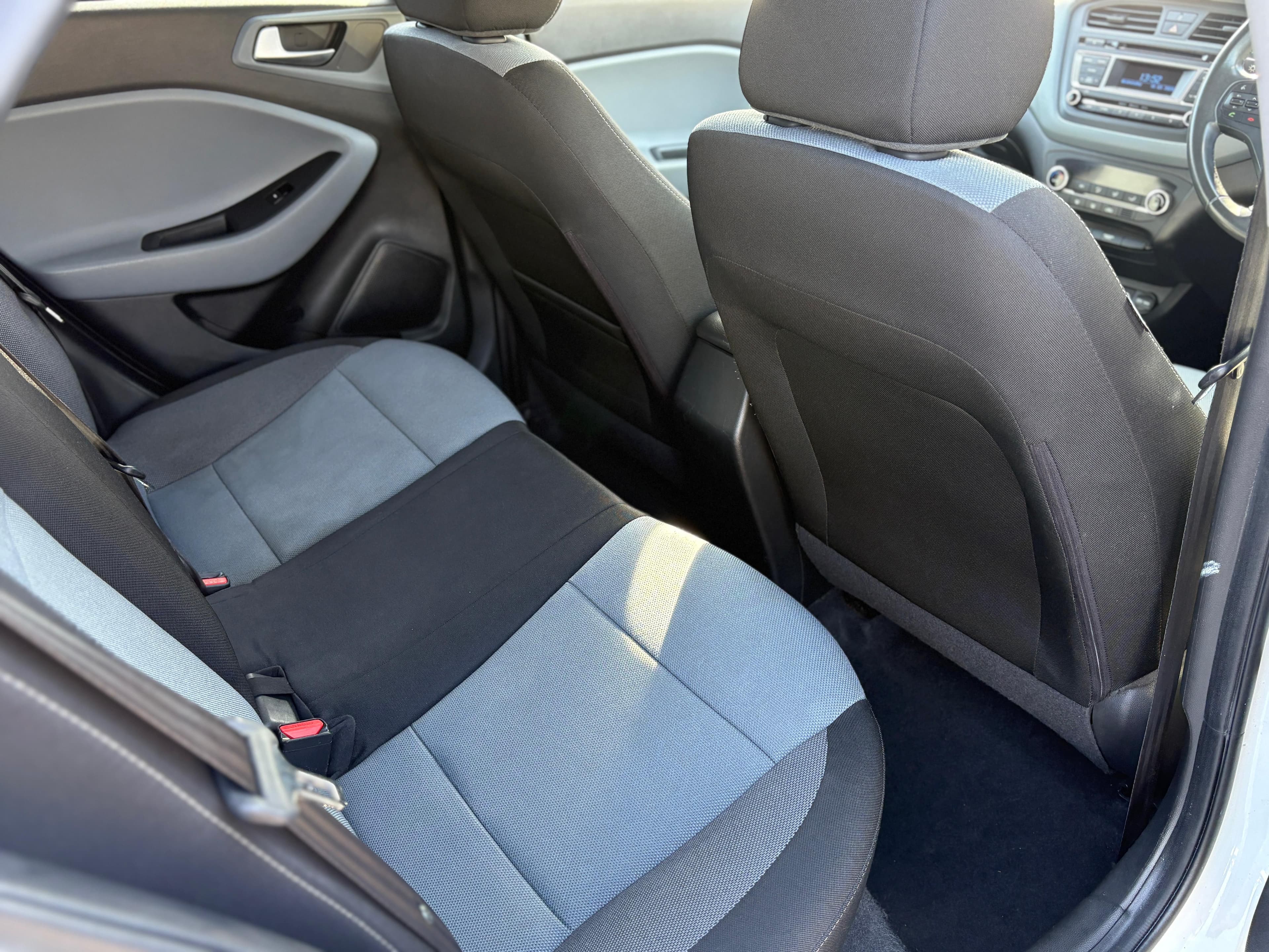 HYUNDAI I20 PREMIUM view 34