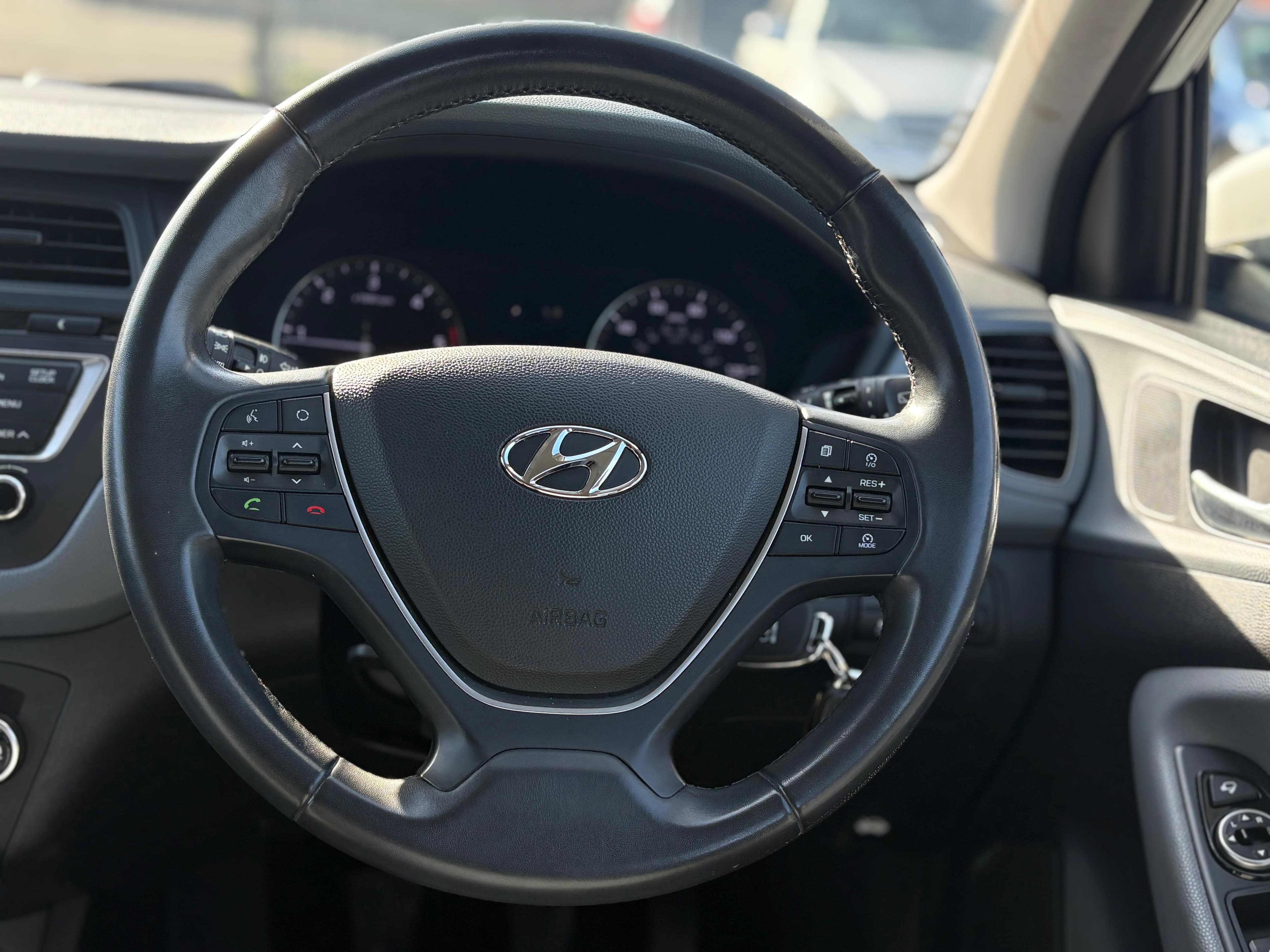 HYUNDAI I20 PREMIUM view 17