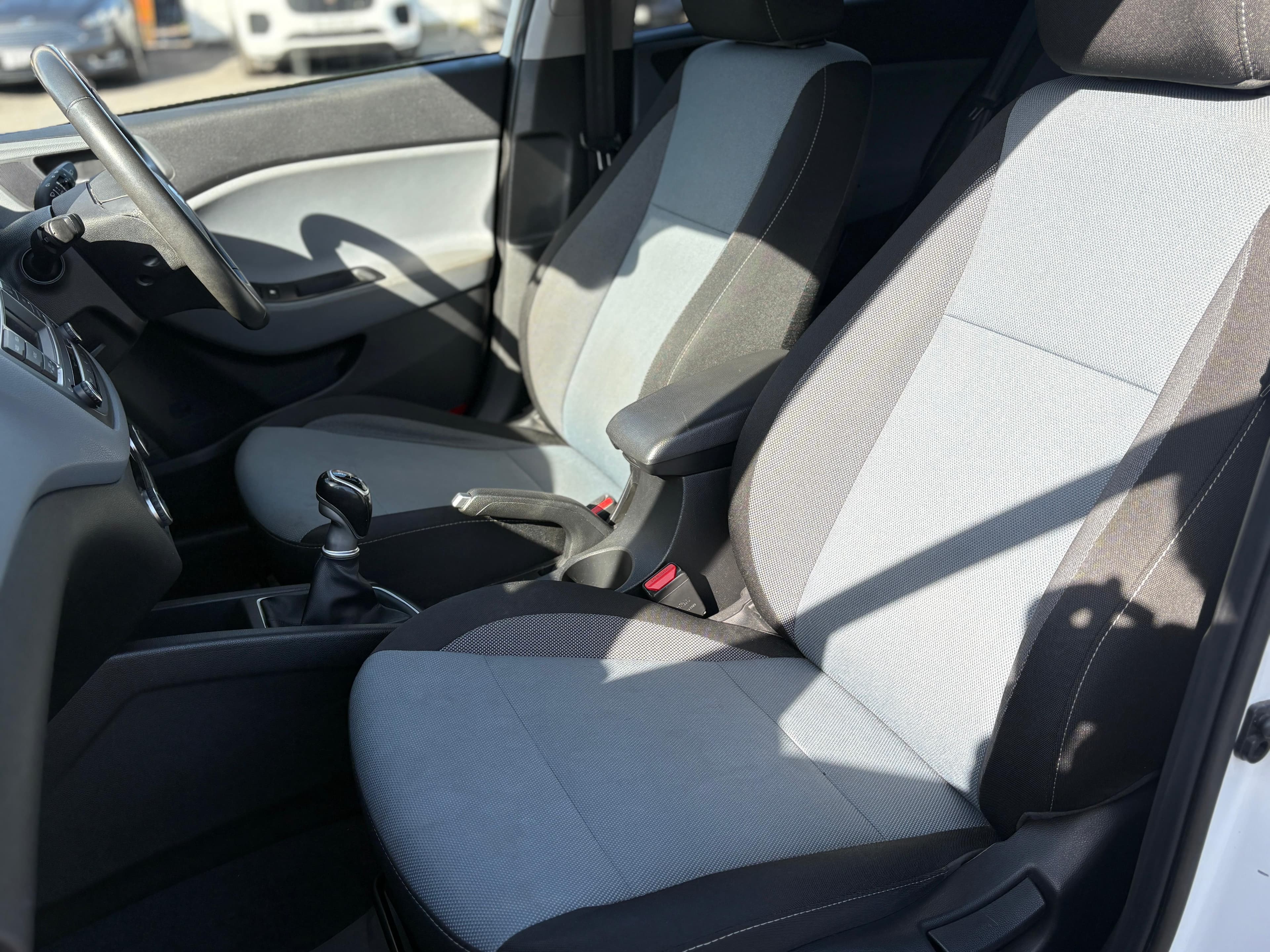 HYUNDAI I20 PREMIUM view 35