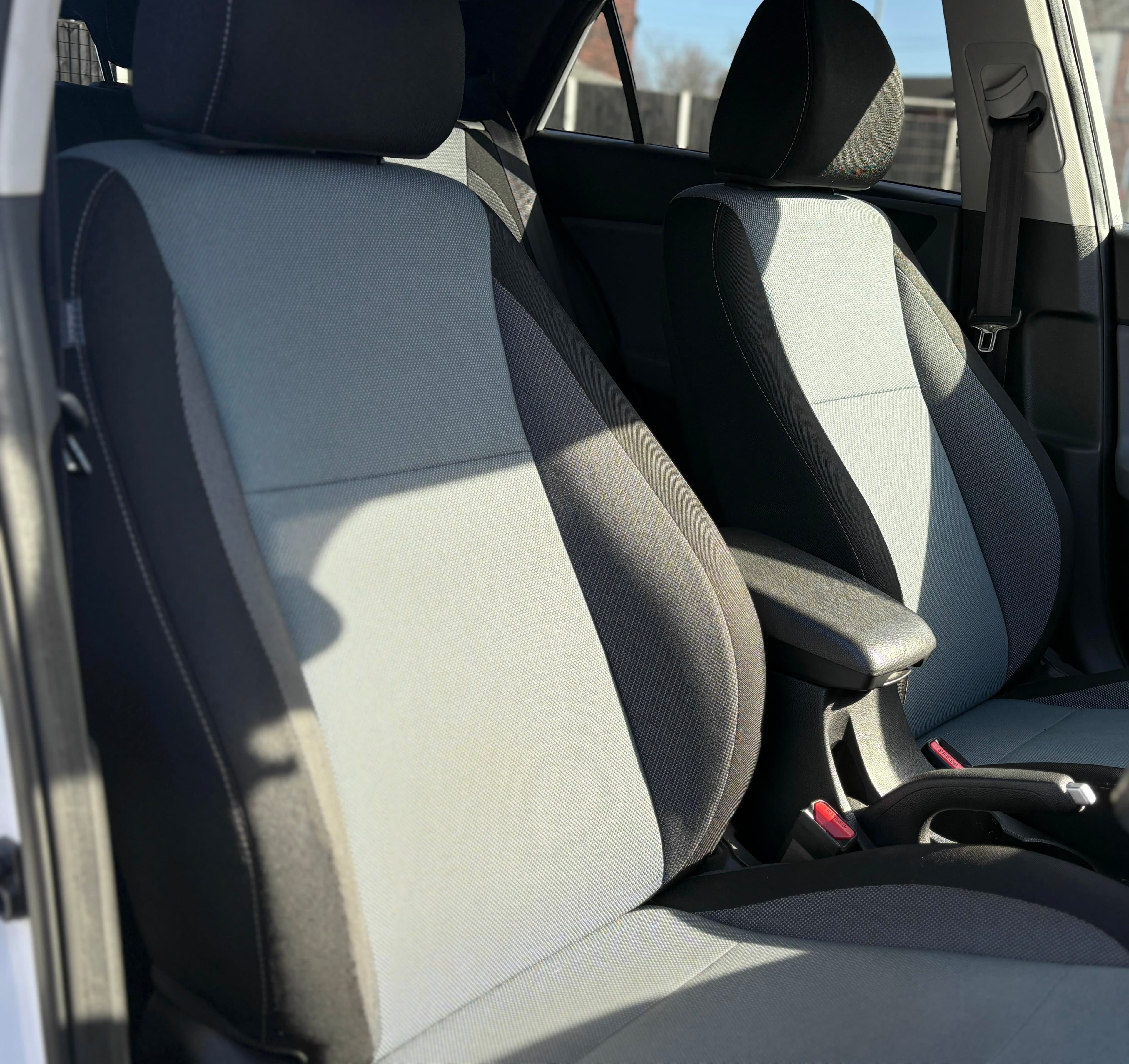 HYUNDAI I20 PREMIUM view 36