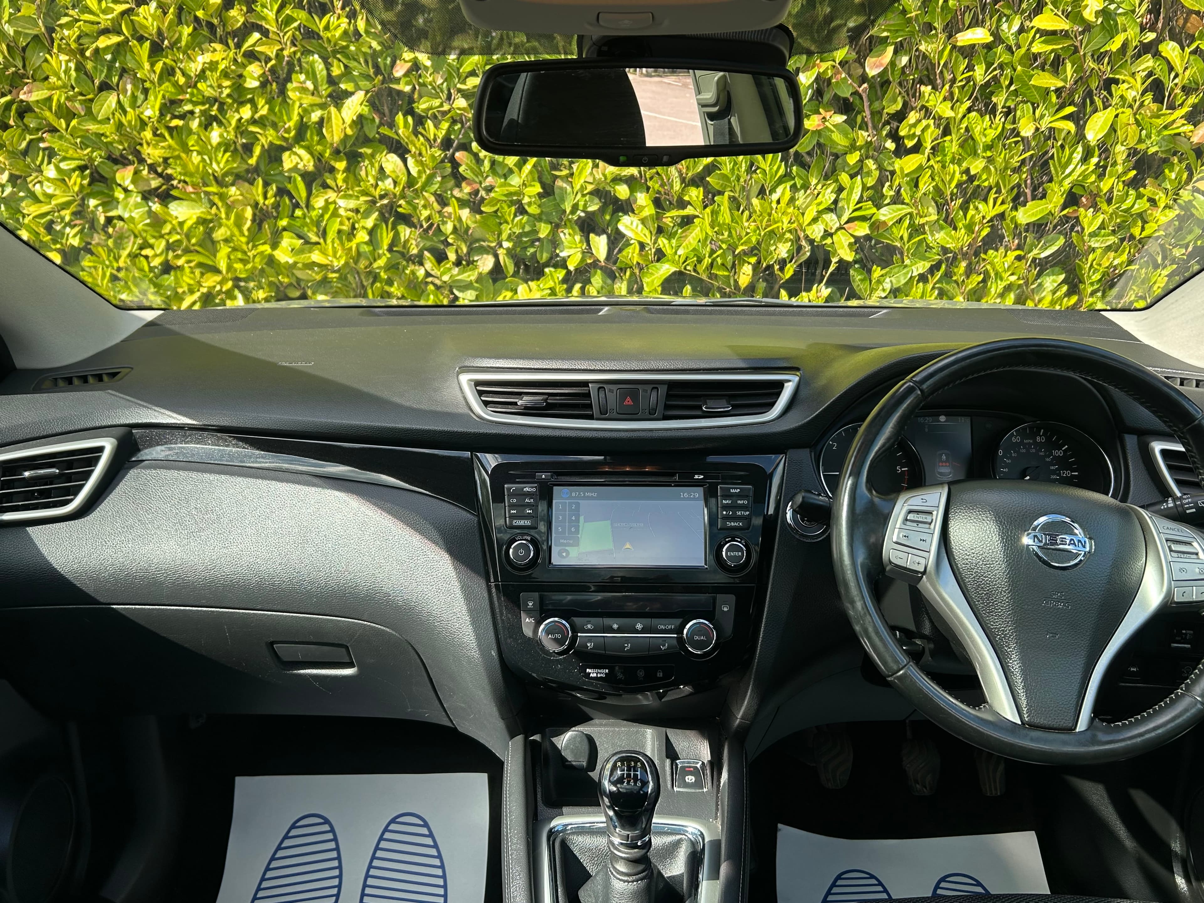 NISSAN Qashqai dCi Acenta Premium view 10