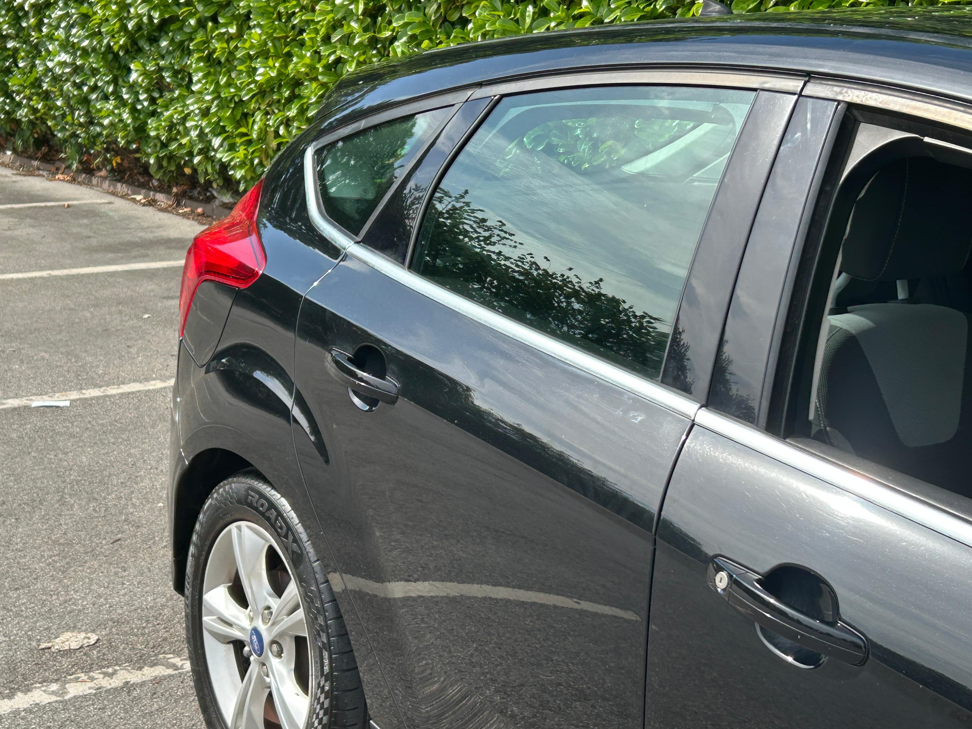 Ford Focus view 13