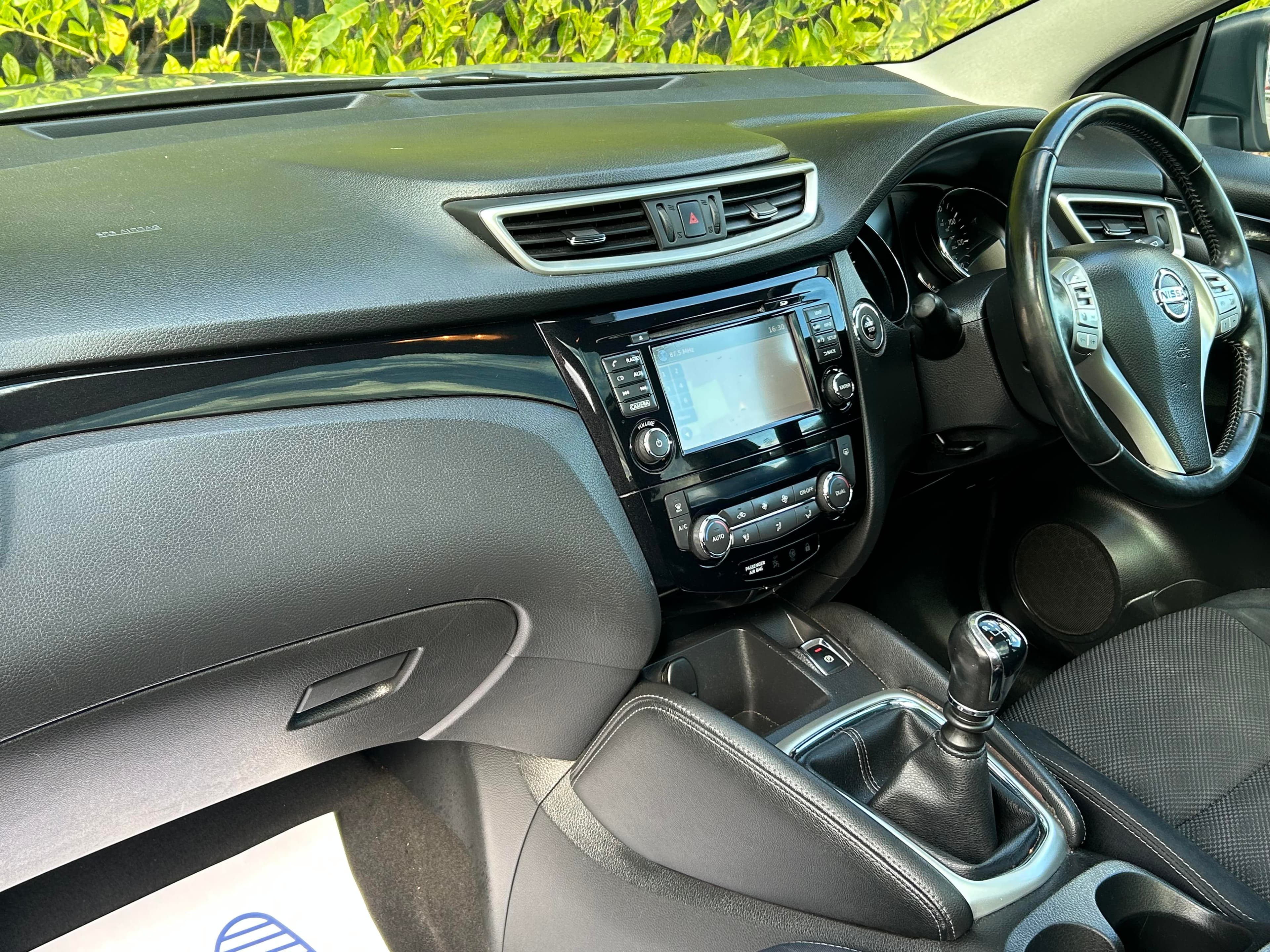 NISSAN Qashqai dCi Acenta Premium view 12