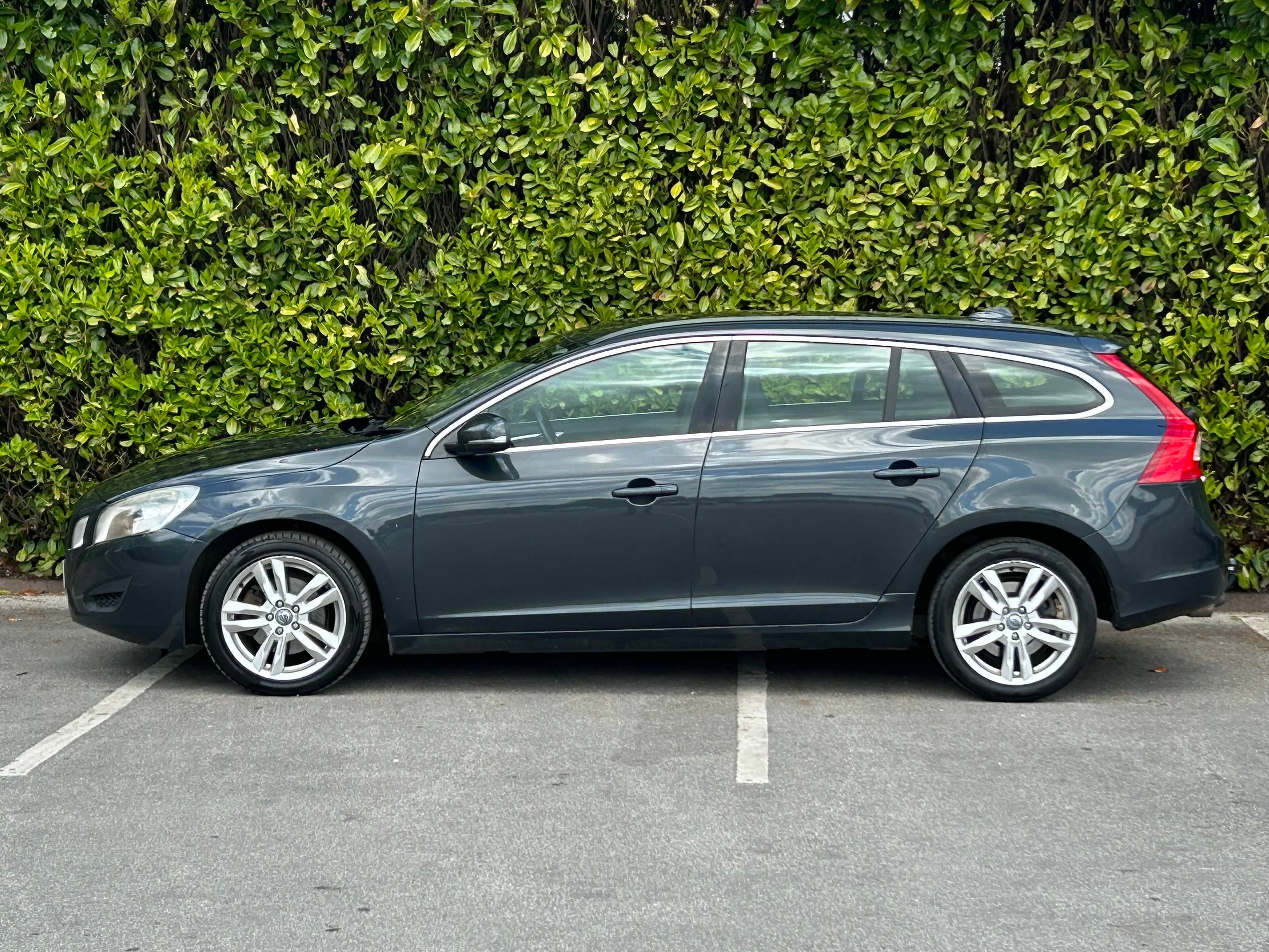 VOLVO V60 DRIVe SE view 8