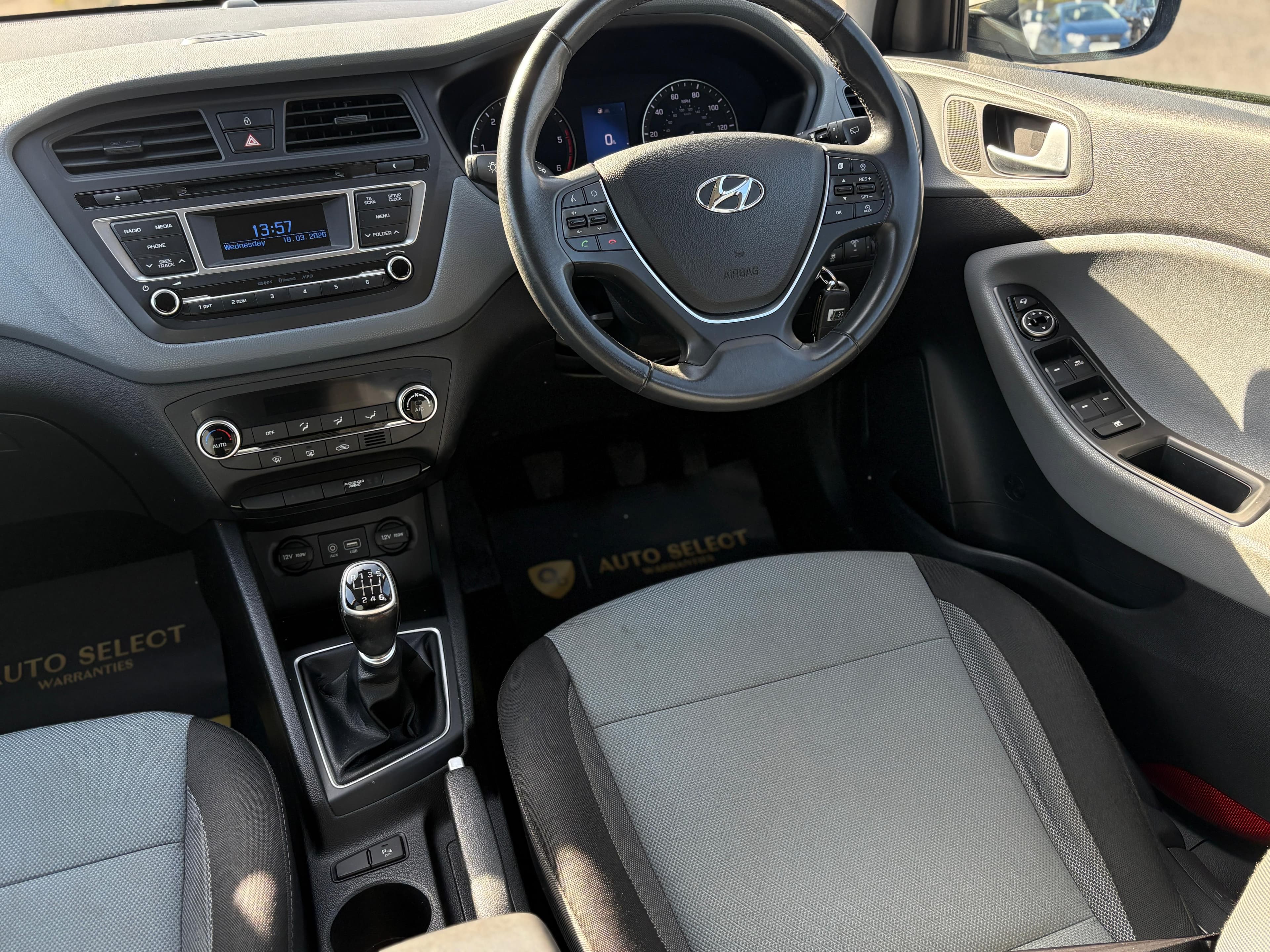 HYUNDAI I20 PREMIUM view 16