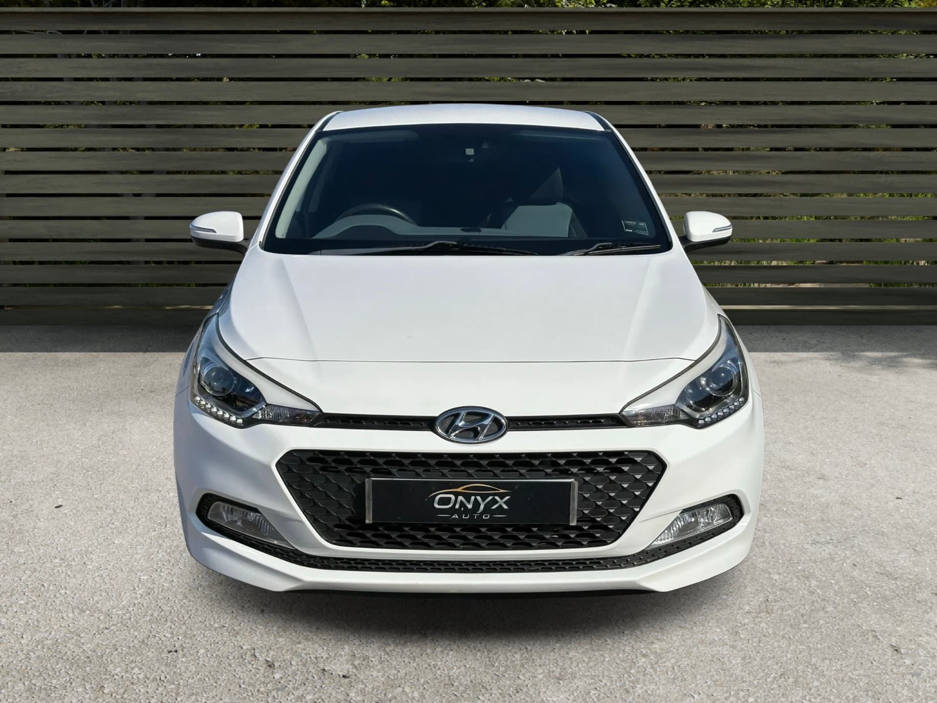 HYUNDAI I20 PREMIUM view 3
