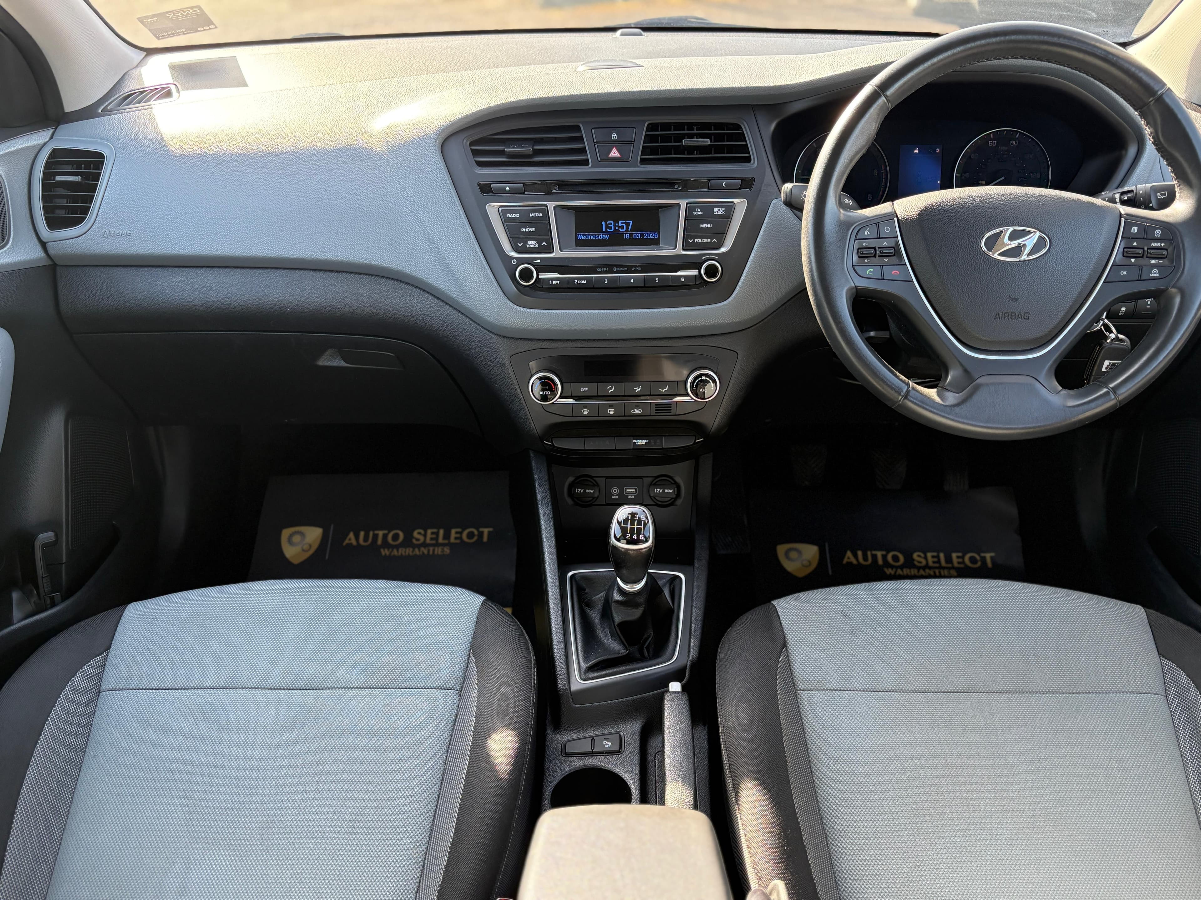 HYUNDAI I20 PREMIUM view 18